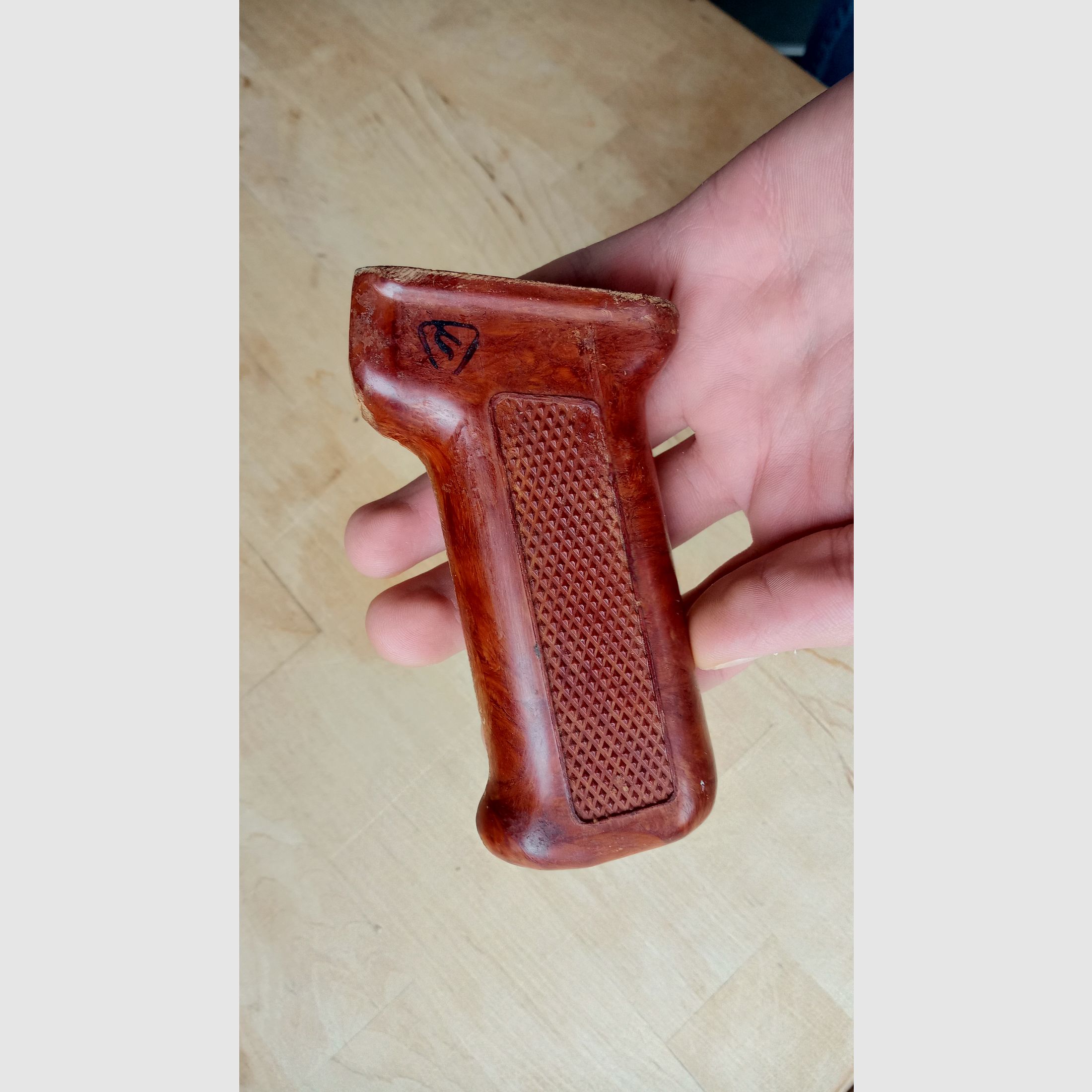 PKM / RPK impugnatura in AG4 fibra di vetro Bakelite, probabilmente russa o bulgara / adatta anche per AK e cloni.