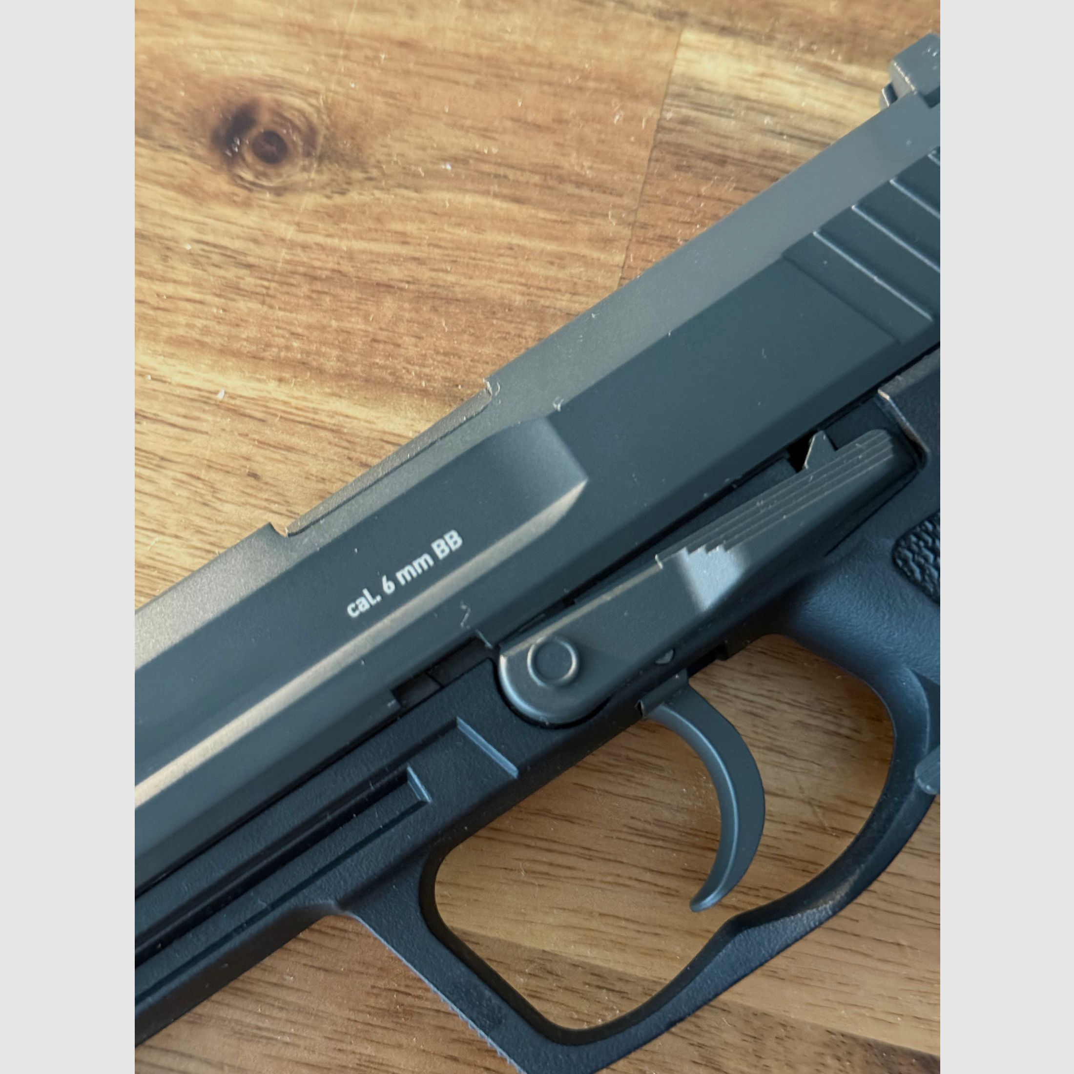 H&K USP Pistolet Airsoft 6 mm BB – État neuf avec un large éventail d'accessoires