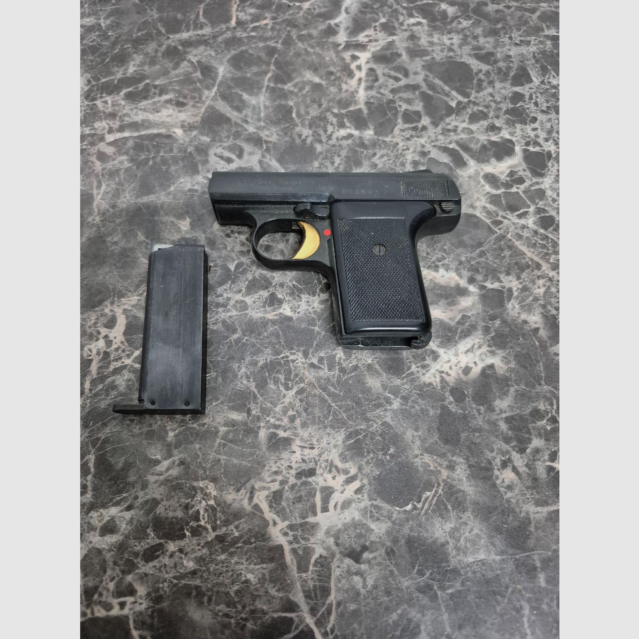 Reck 6, pistola de señal/alarma/gas de 8 mm