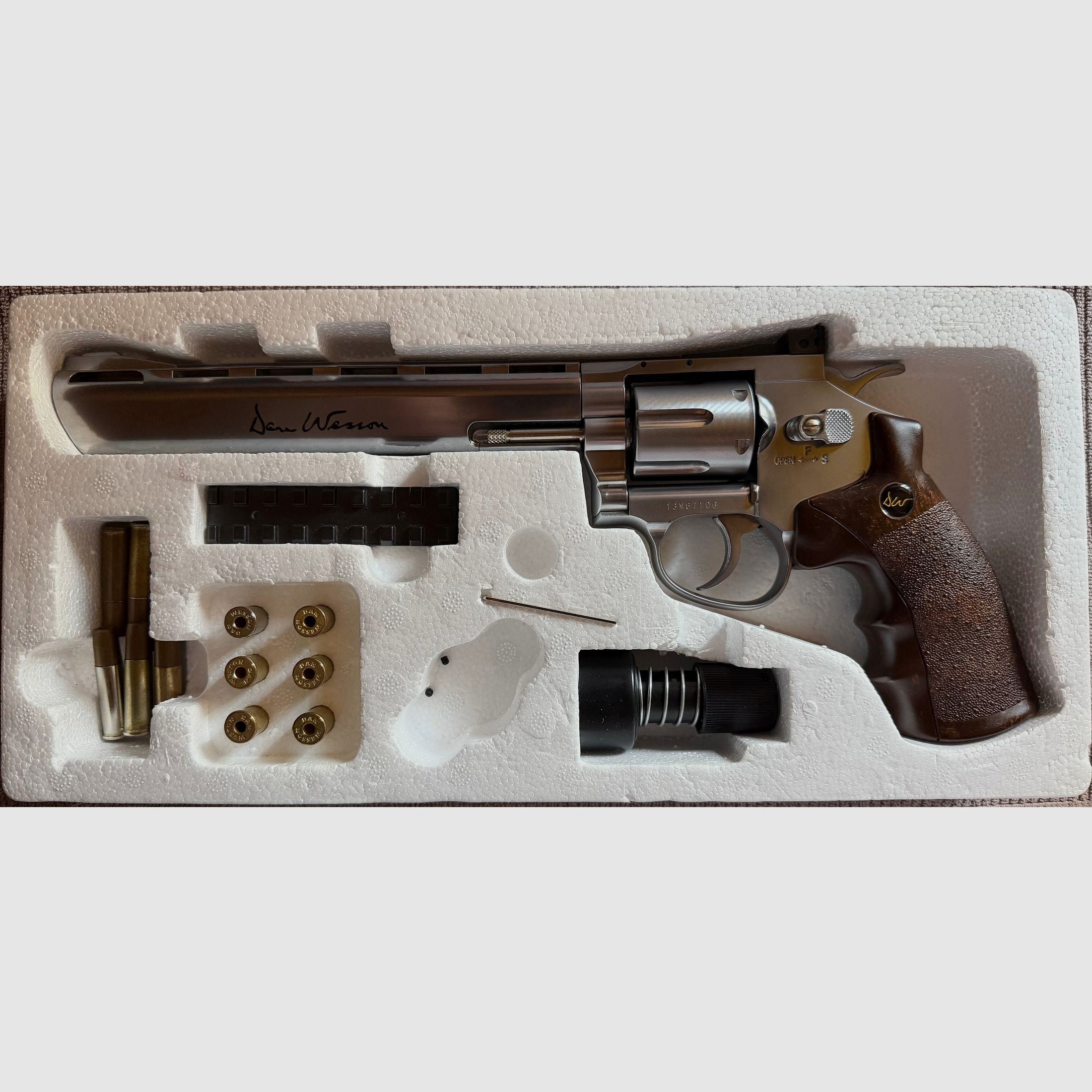 Dan Wesson 8 pollici 4,5mm BB Argento Co2