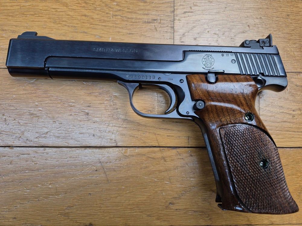 Prachtig Smith & Wesson Mod.41 pistool – kal. .22LR – Volledig van echt staal – 100% bruinings – Wapen uit 1980 – Mechaniek en loop van topkwaliteit – Een van de laagste handvuurwapens ooit gemaakt – Prachtige staat – TBE++, afbeelding 3 van 22