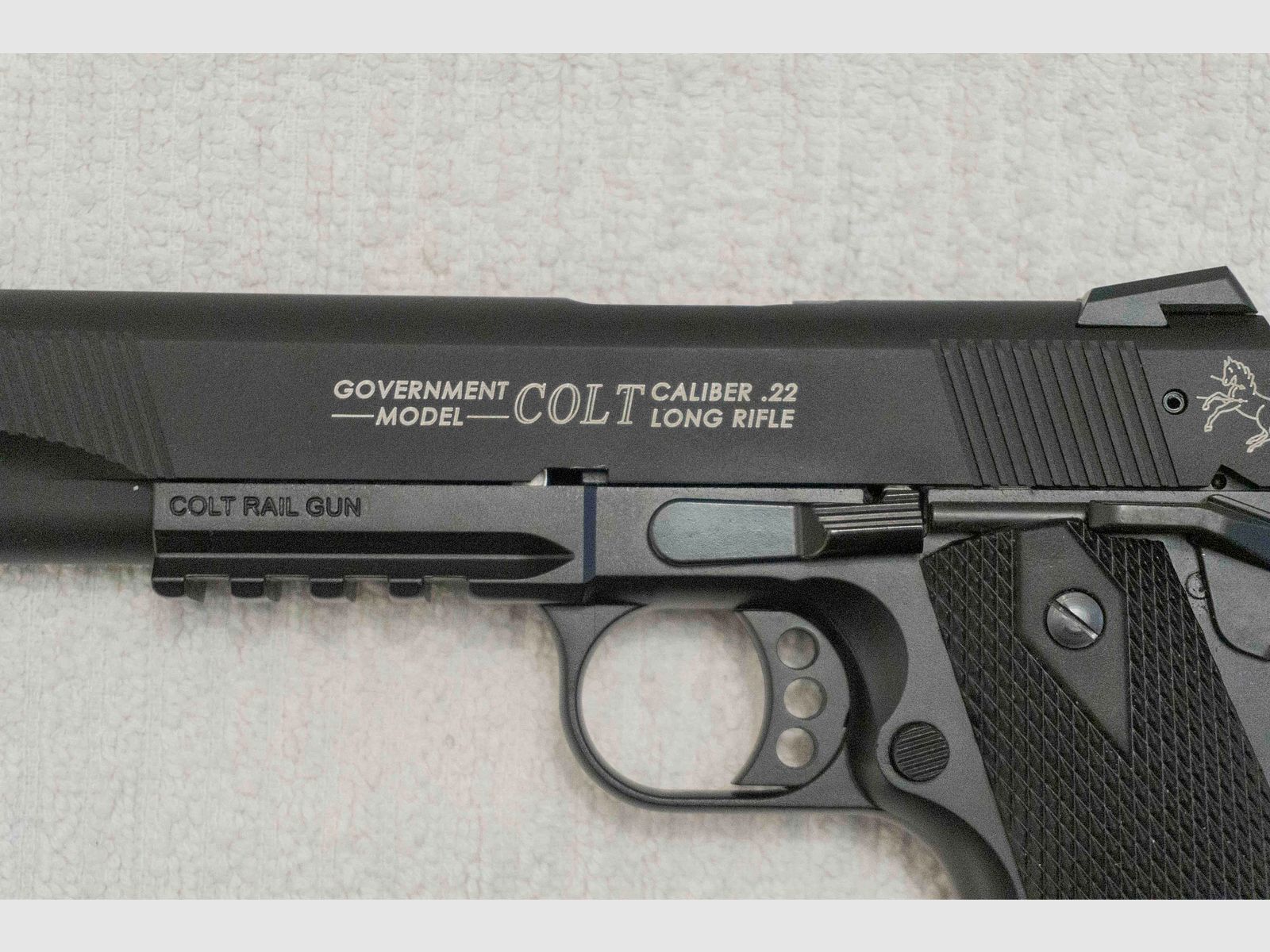 Pistole Colt 1911 Rail Gun Government Modell 22lfB