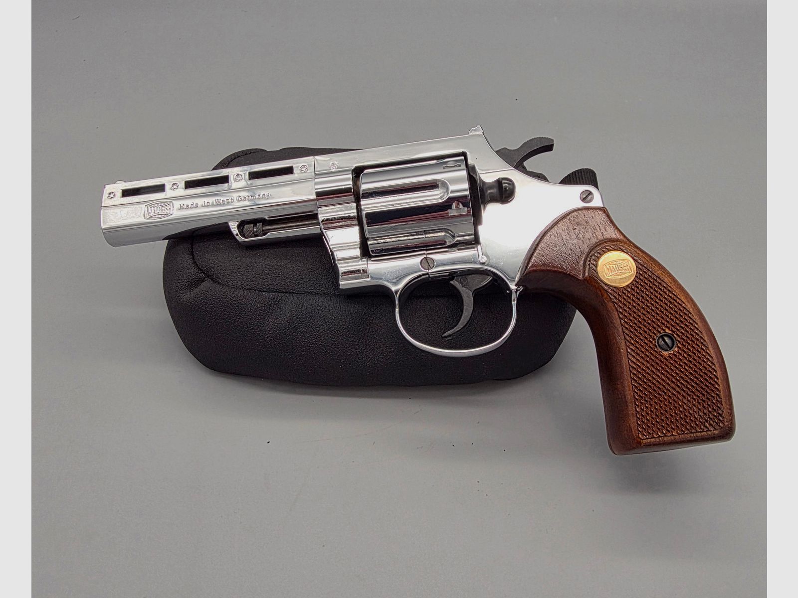 Sammler SRS Revolver Mauser L100 Chromfinish mit Holzgriffen im Kaliber 9mm Knall .380 Schreckschuss