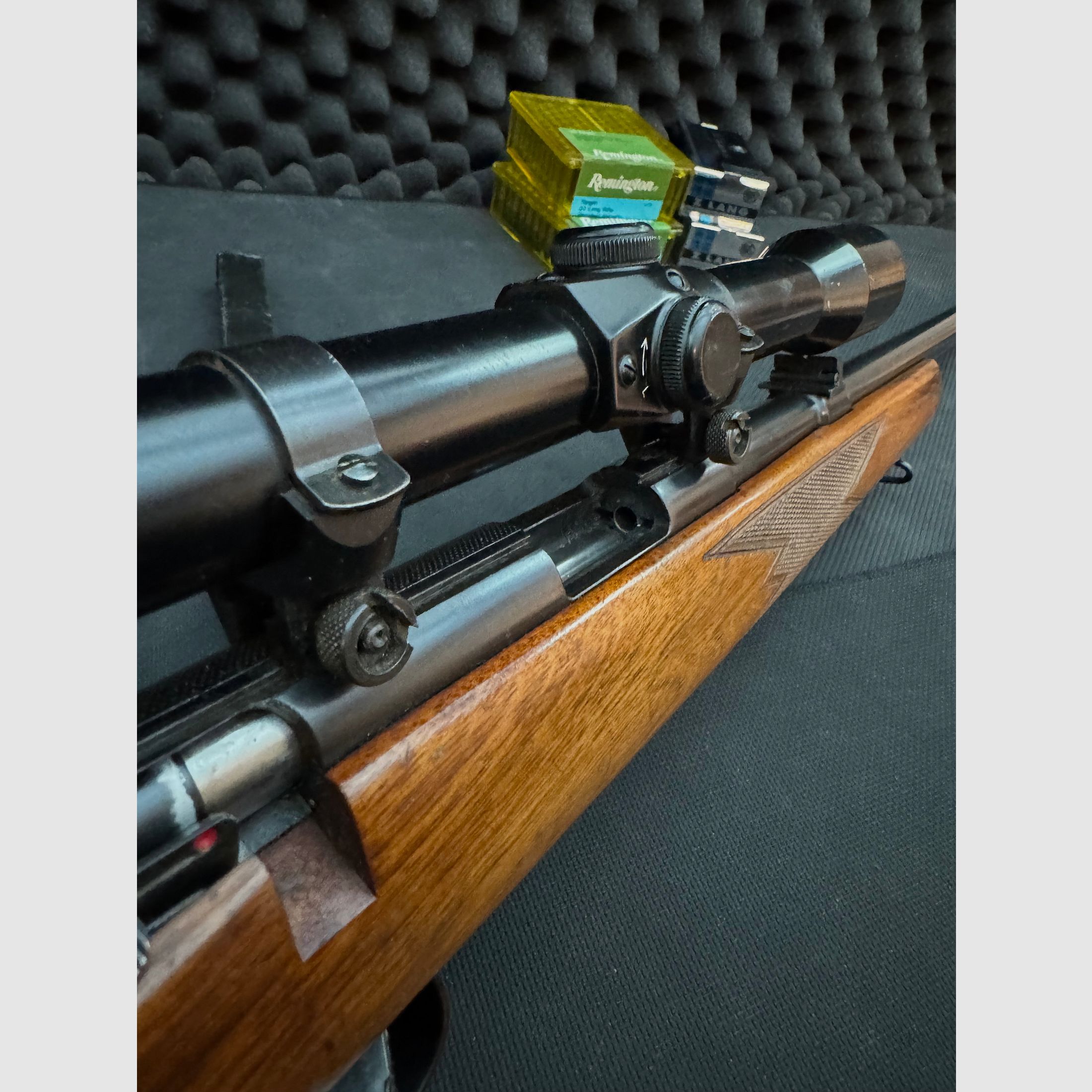 Anschütz Einzelladerbüchse .22lr mit Zielfernrohr 4x32