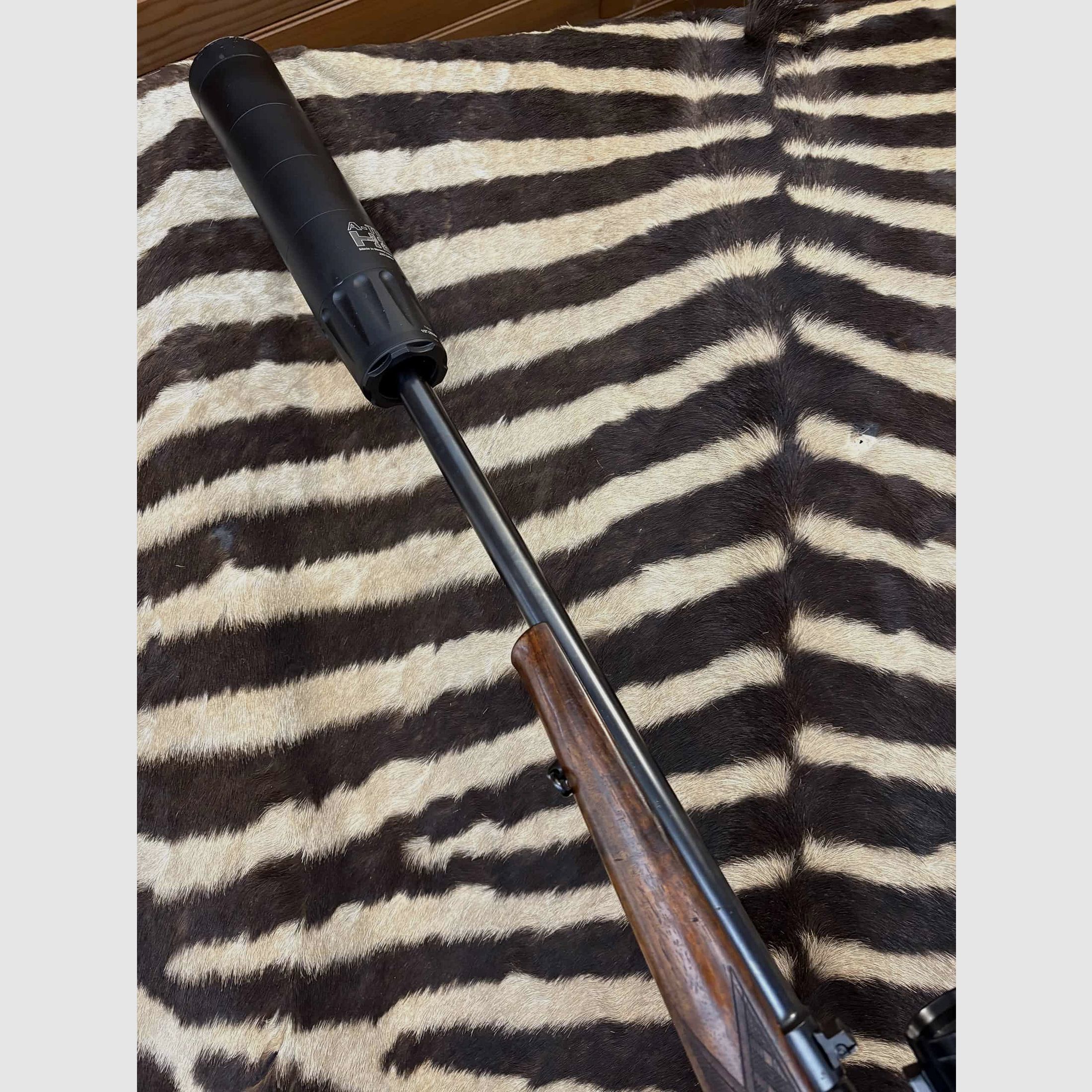 Anschutz mod.1433 – Kal. .22 Hornet – ca. 51 cm – Zielfernrohr – Schalldämpfer, Bild 6 von 11