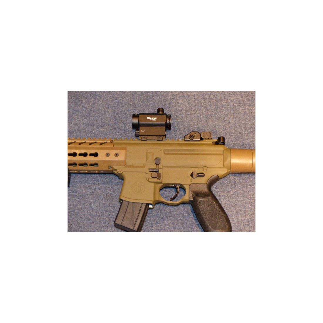 Sig Sauer MCX FDE 4,5mm - Druckluft Co2 incl. SIG R20 Red-Dot