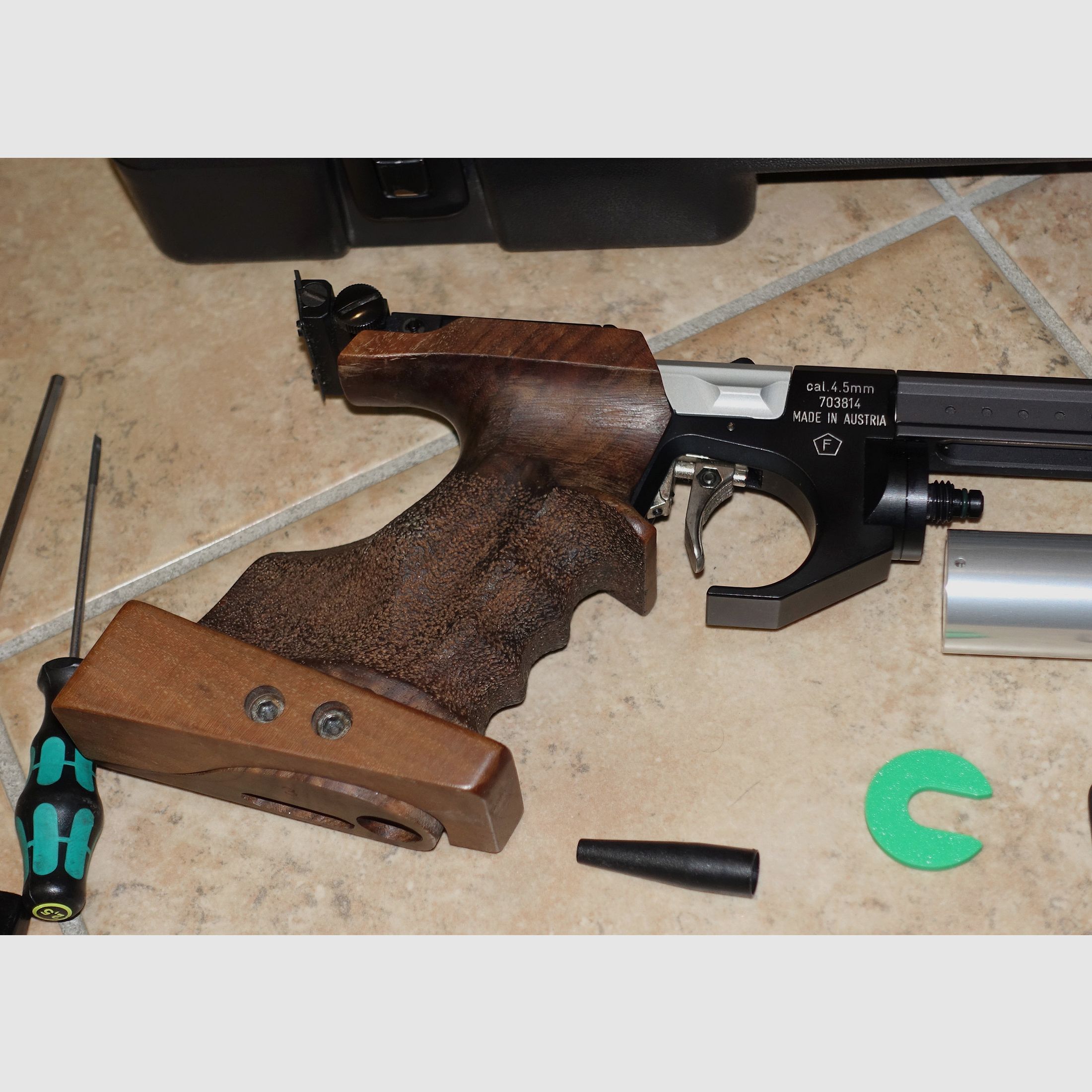 Pistolet sportowy Steyr LP na sprężone powietrze z nowym nabojem + akcesoria