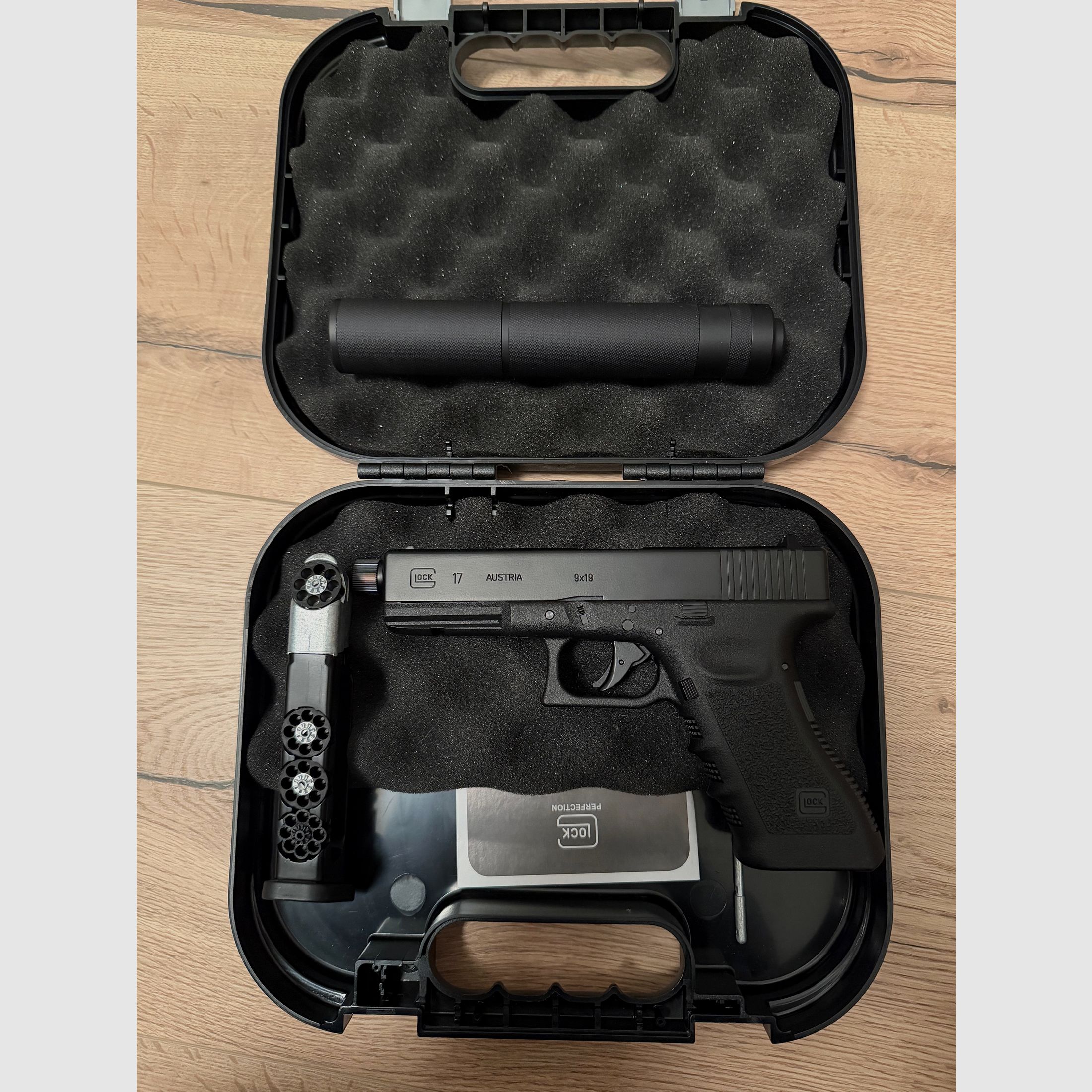 Glock 17 mit Laufgewinde Co2-Pistole Kaliber 4,5 mm Stahl BB / Diabolo Blowback