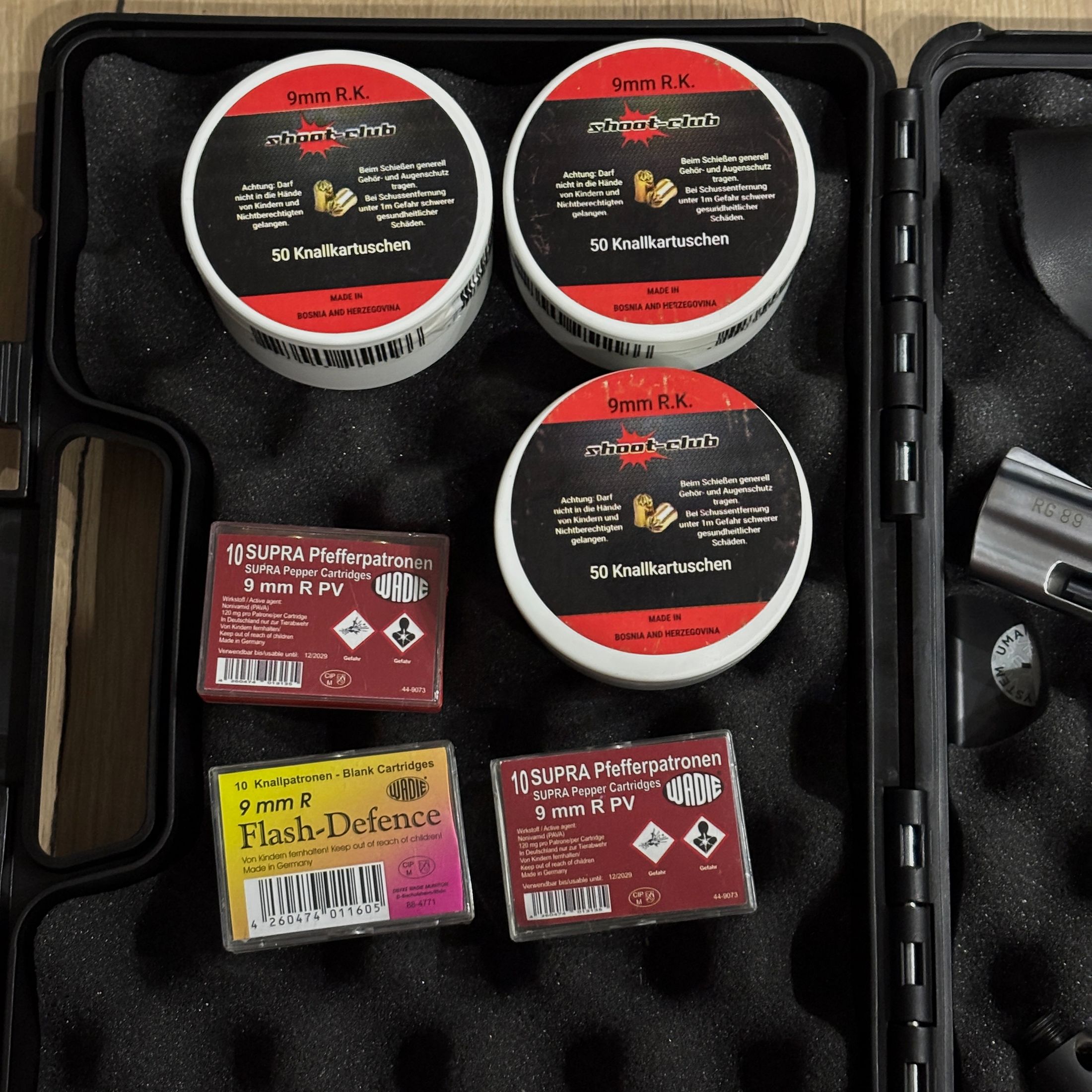 Revolver à blanc Röhm RG 89 en ensemble complet ! 123 coups )mm / 17x poivre 9mm / 7x Flash Defence 9mm / étui