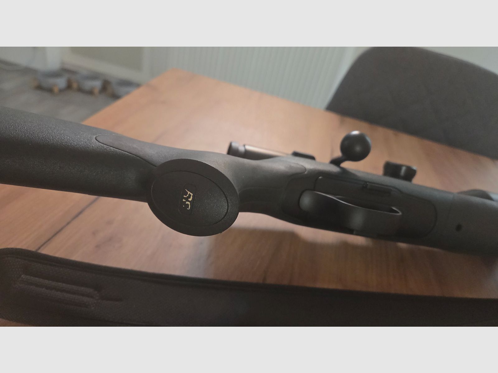 Blaser R8 Professionale .30-06 con Minox ZE 5i 2-10x50 e montaggio a sella Blaser