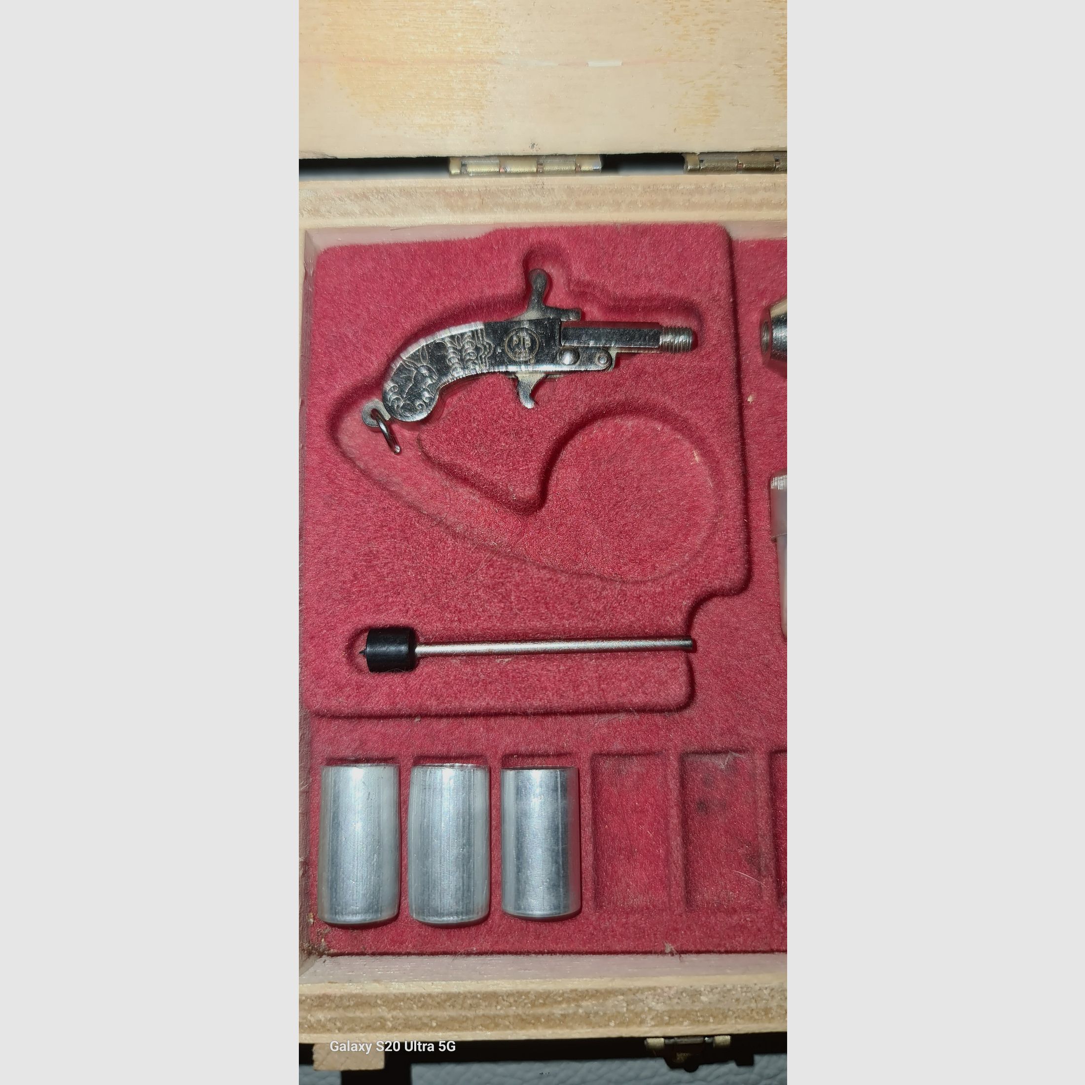 BERLOQUE KLEINSTE PISTOLE DER WELT / cal. 2mm / PTB 222 / SCHRECKSCHUSS PLATZ PISTOLE SILVESTER PYRO SAMMLER wenig ZUBEHÖR 