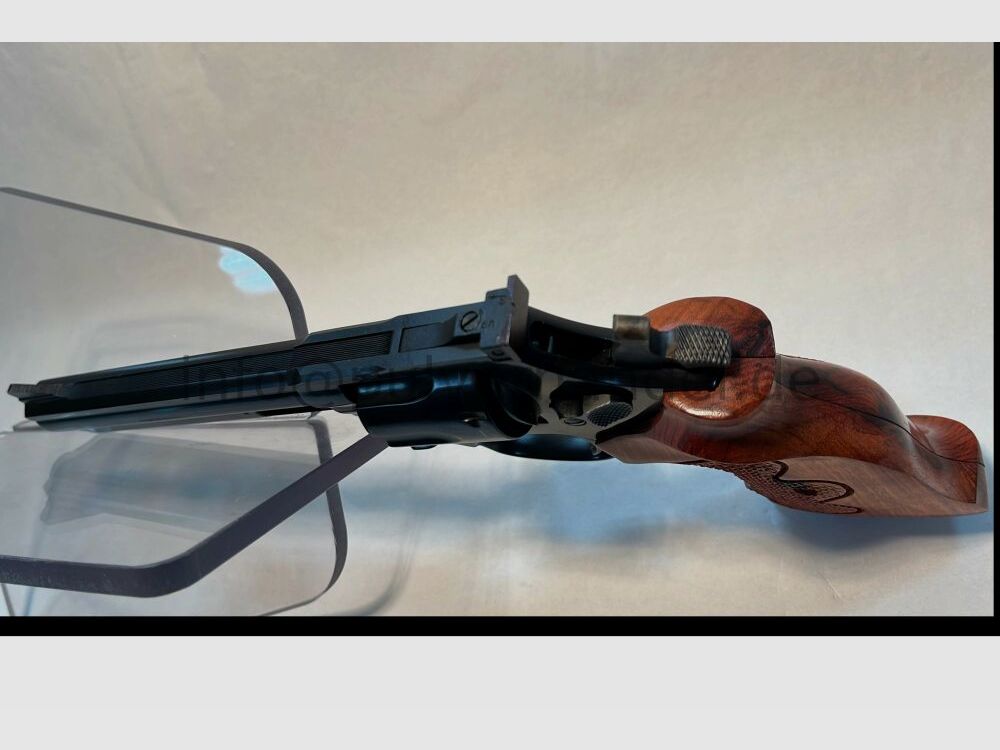 Revolver 669 w .357 Magnum Mikrometrowe celowanie Sportowy uchwyt Drewno Jak Nowe .357Mag