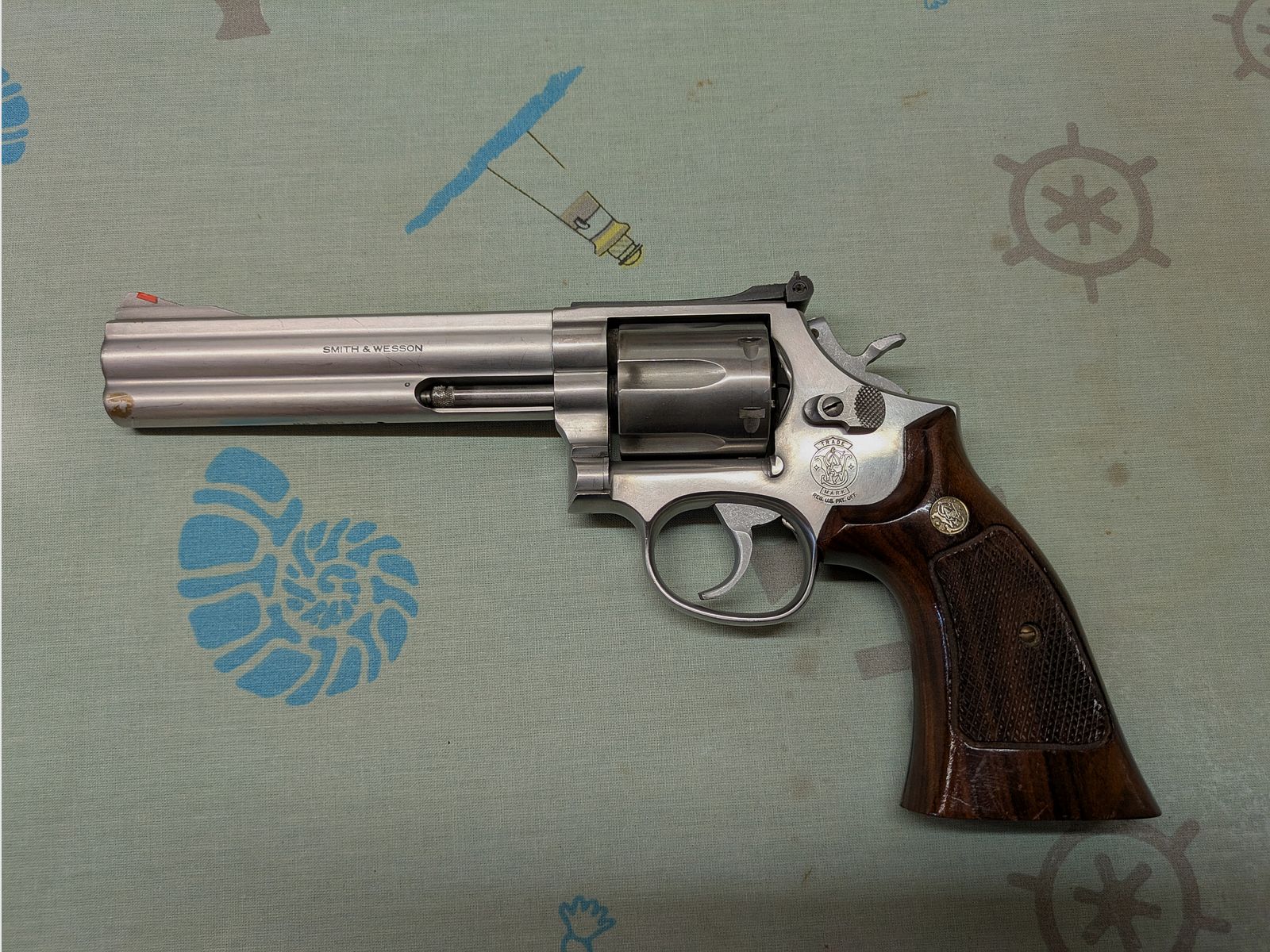 S&W Smith & Wessen 686 Revolver .357 Magnum + Munition