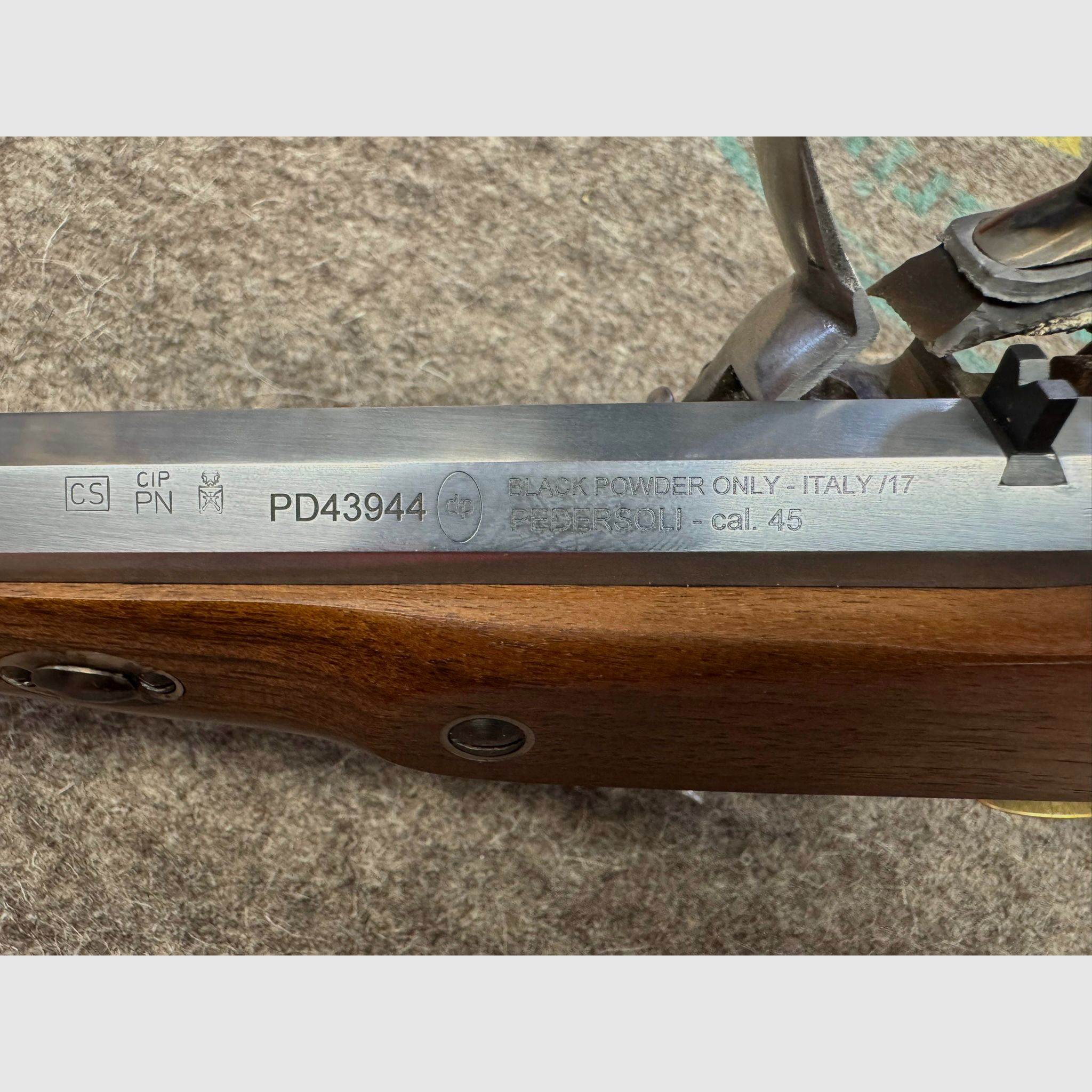   Konvolut für Vorderlader,  2 Pistolen und Zubehör 