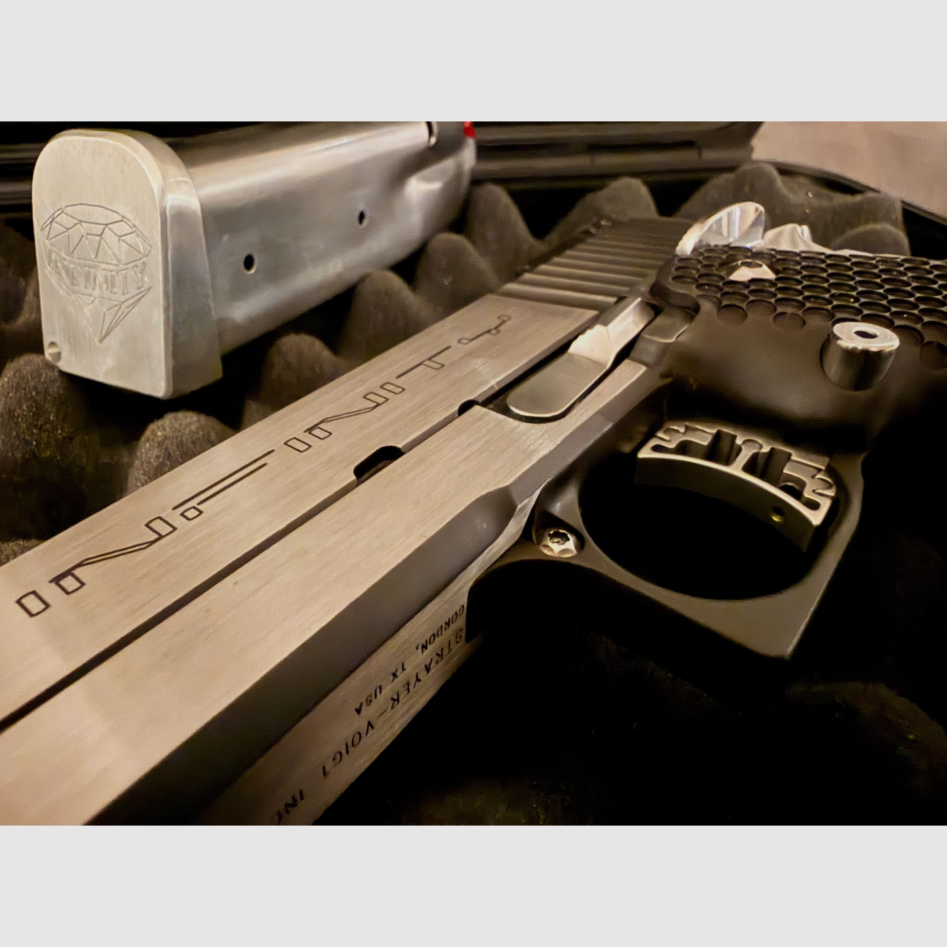 SVI Infinity 2011 .40 S&W – in new condition – IPSC ready