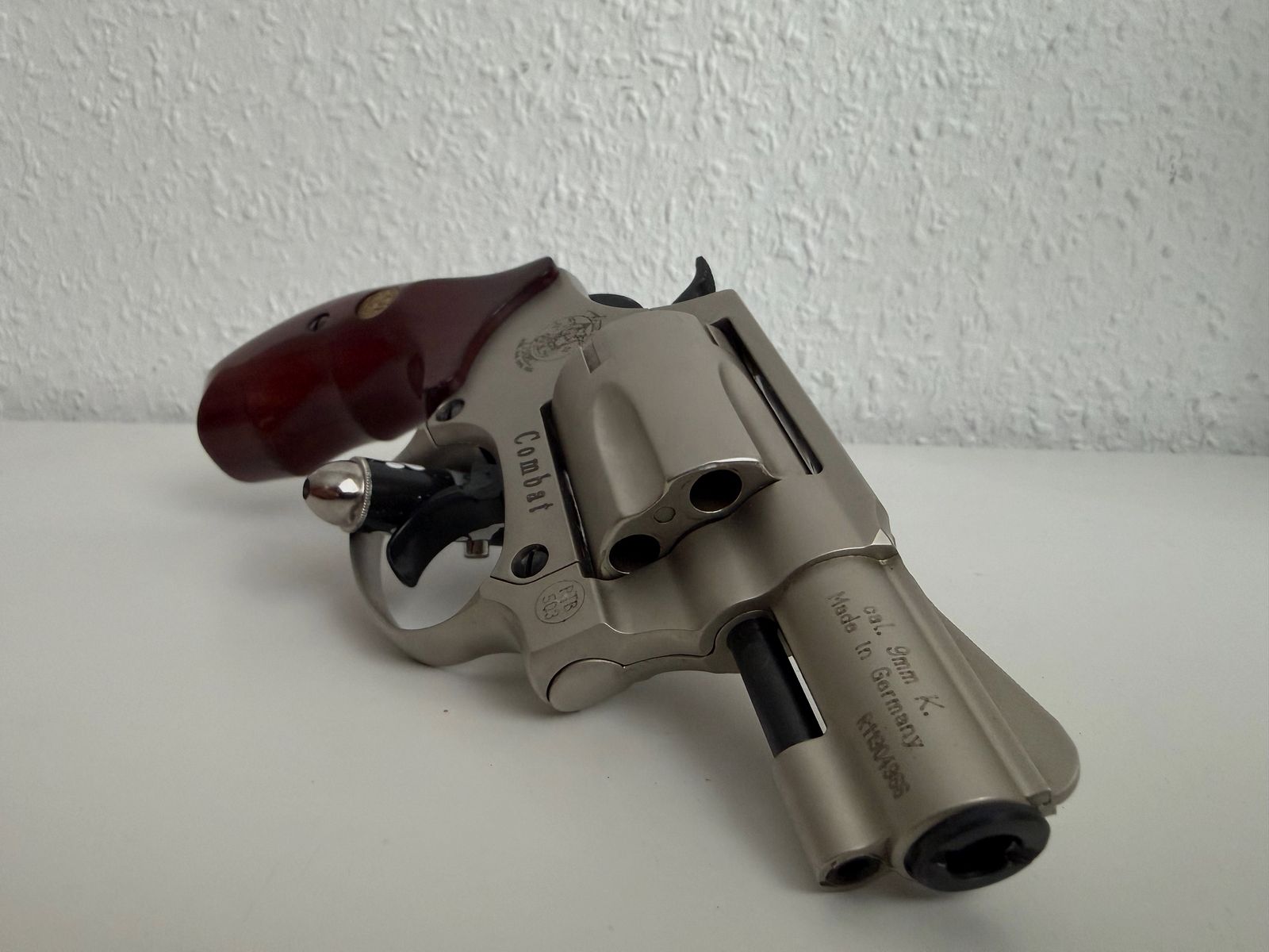 Smith & Wesson Chiefs Special Combat Cal. 9mm R.K with wooden grip