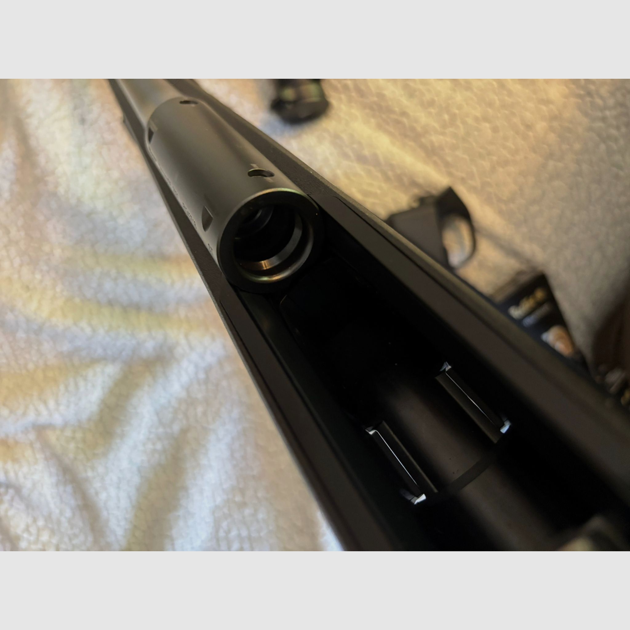 Blaser R8 270 Win – Komplettpaket inkl. Hausken Schalldämpfer, Leather Success Schaft (Kunststoff), 2 Bein, Munition