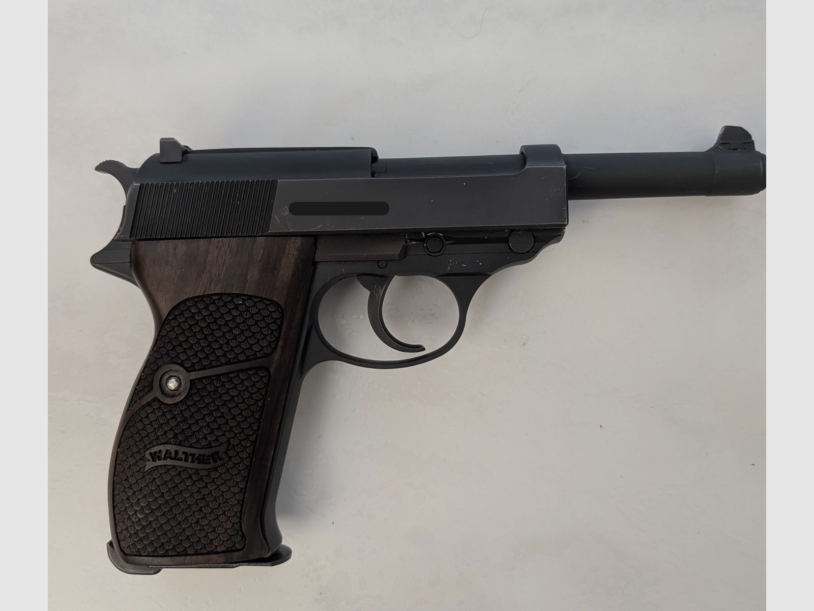 Walther P38 (Carl Walther Waffenfabrik Ulm/Do.), kal. 9 mm Luger – kat. B – 3 magazynki, 2 pary chwytów