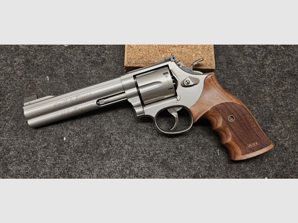 Smith & Wesson 686-4 Target Champion