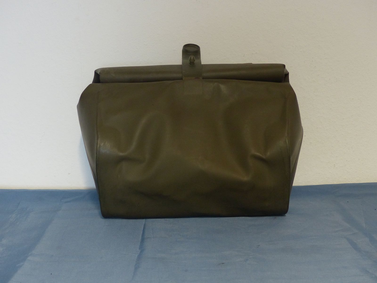 Bundeswehr ABC-beschermingsuitrusting transporttas, gasmasker 2 filters en accessoires BW jaren '70