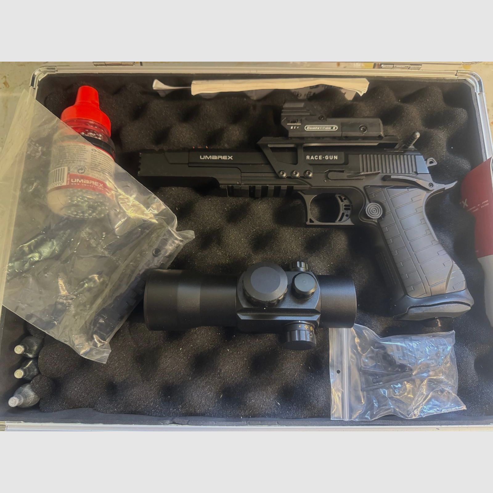 UX CO2 Pistole Racegun Set mit Leuchtpunktvisier - UVP 189,90€