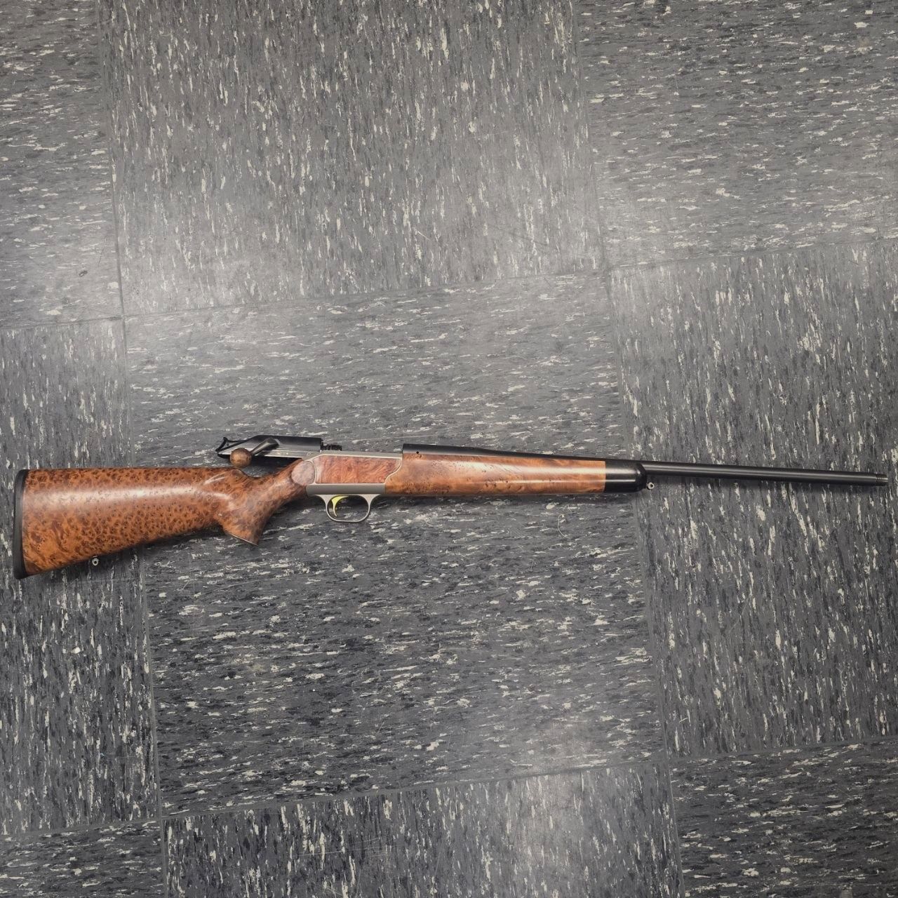 Blaser R93 Luxus in 8x68S mit Tuja Sonderschaft