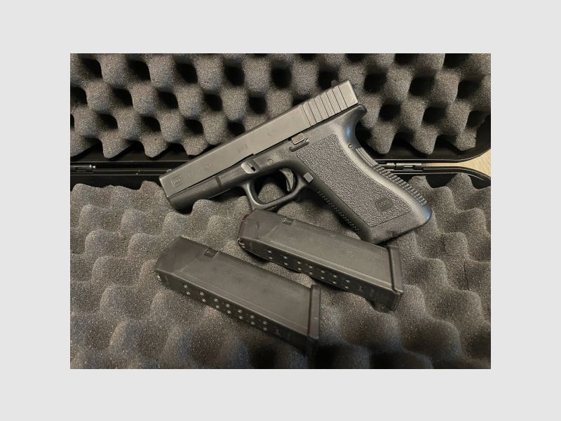 GLOCK 17 GEN. 1 - 9MM LUGER - MIT 2 MAGAZINEN + PUFFERPATRONE