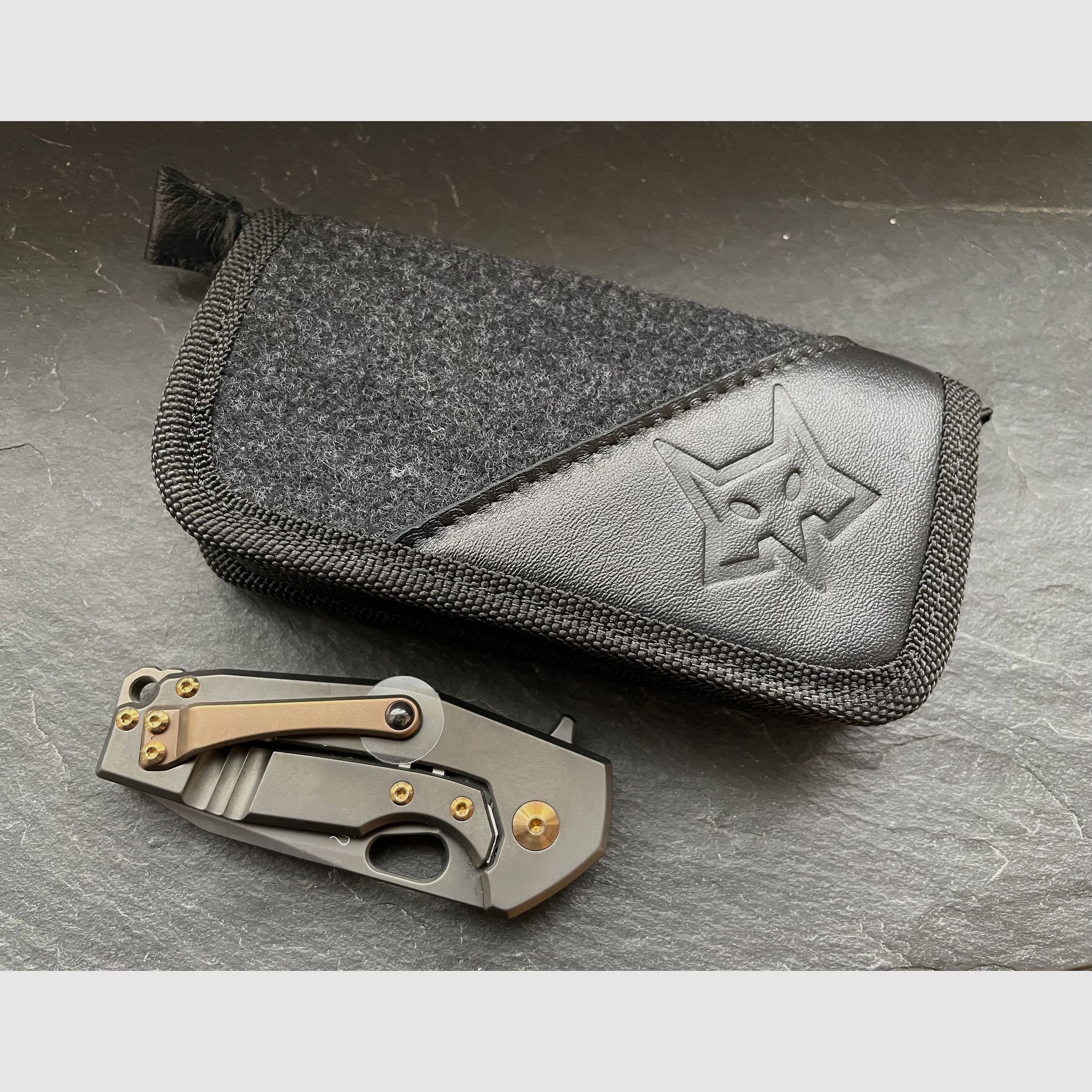 Fox Knives Suru FX-526 TI BB Black PVD Voxnaes M390 Titan Folder