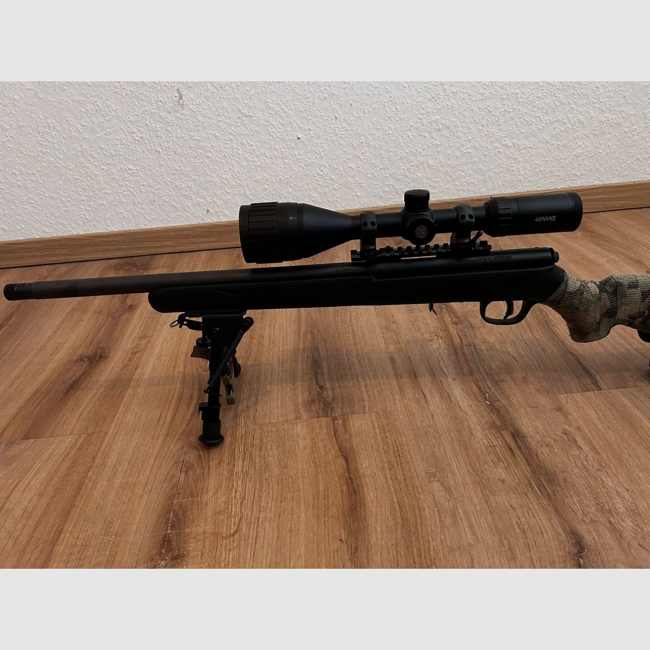 Savage Arms  Repetierbüchse 93R17 FV mit Schalldämpferaufnahme Cal .17 HMR/ Hawke x12 Optik beleuchtetes Absehen (grün/rot) MOA/ Zweibein