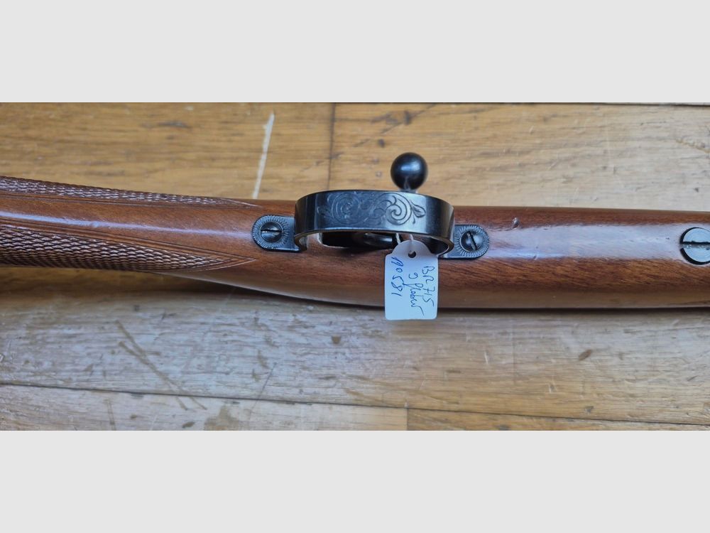 Sehr schöne Gartenbüchse Manufrance – Modell „Club“ – Kal. 9 mm Flobert (Patrone oder Diabolo) – Sehr schöne Gravuren in Voluten bis auf den Abzug – Dicke schwarze Brünierung 100% original – Schöne Hölzer schön gewellt – Mechanik und Lauf unberührt – Zustand nahezu neu – TBE++/TBE+++, Bild 13 von 35