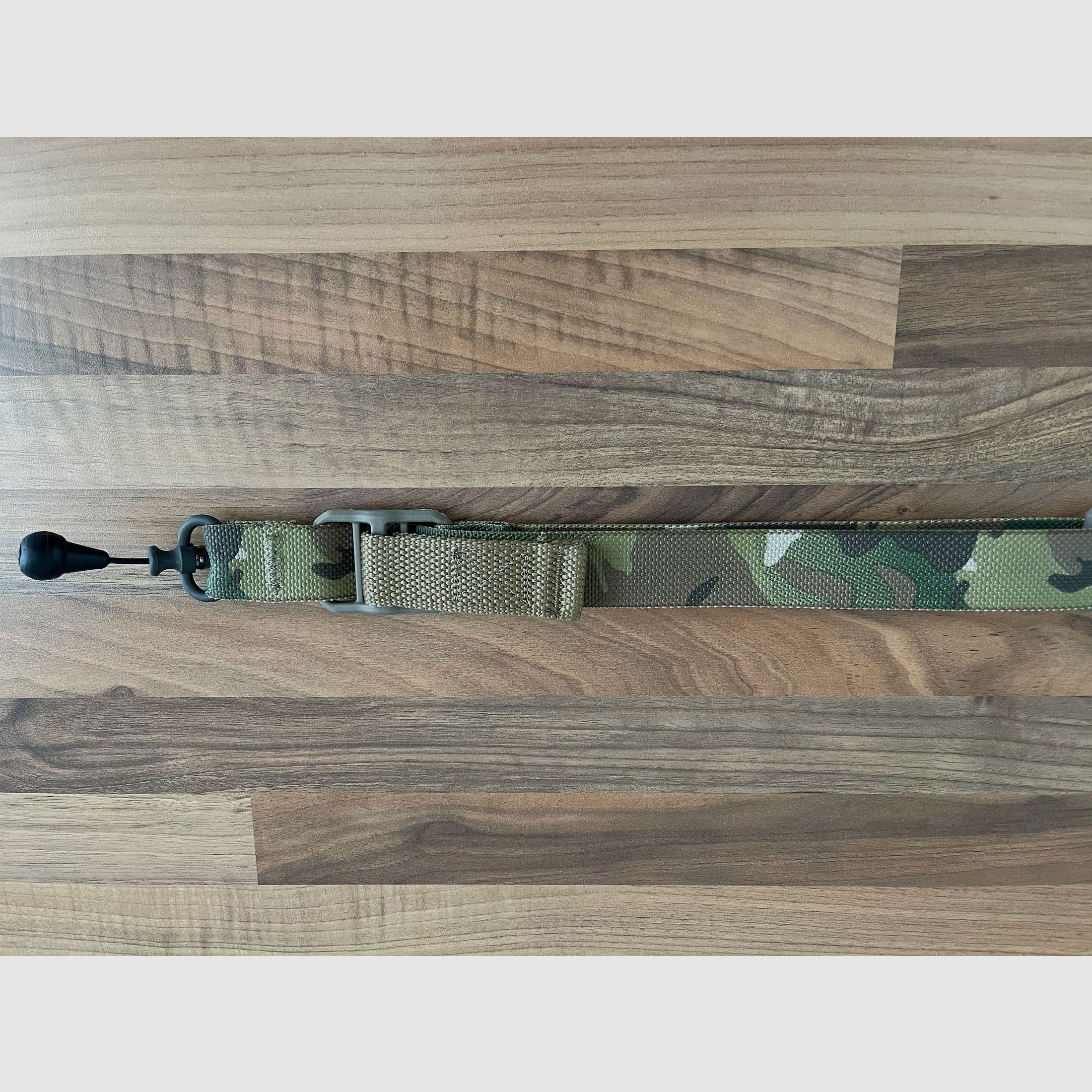 BLUE FORCE GEAR VICKERS 2-zu-1 Tragegurt mit red Swivel, MultiCam