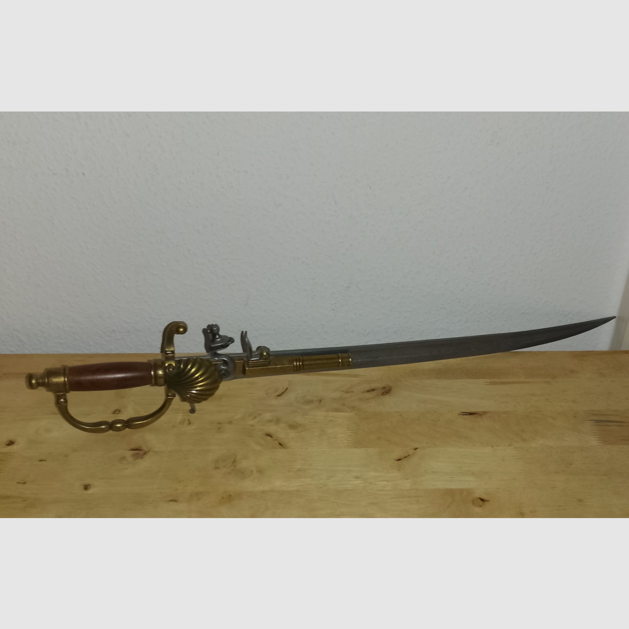 Decorative saber with flintlock pistol approx. 72cm rarity.