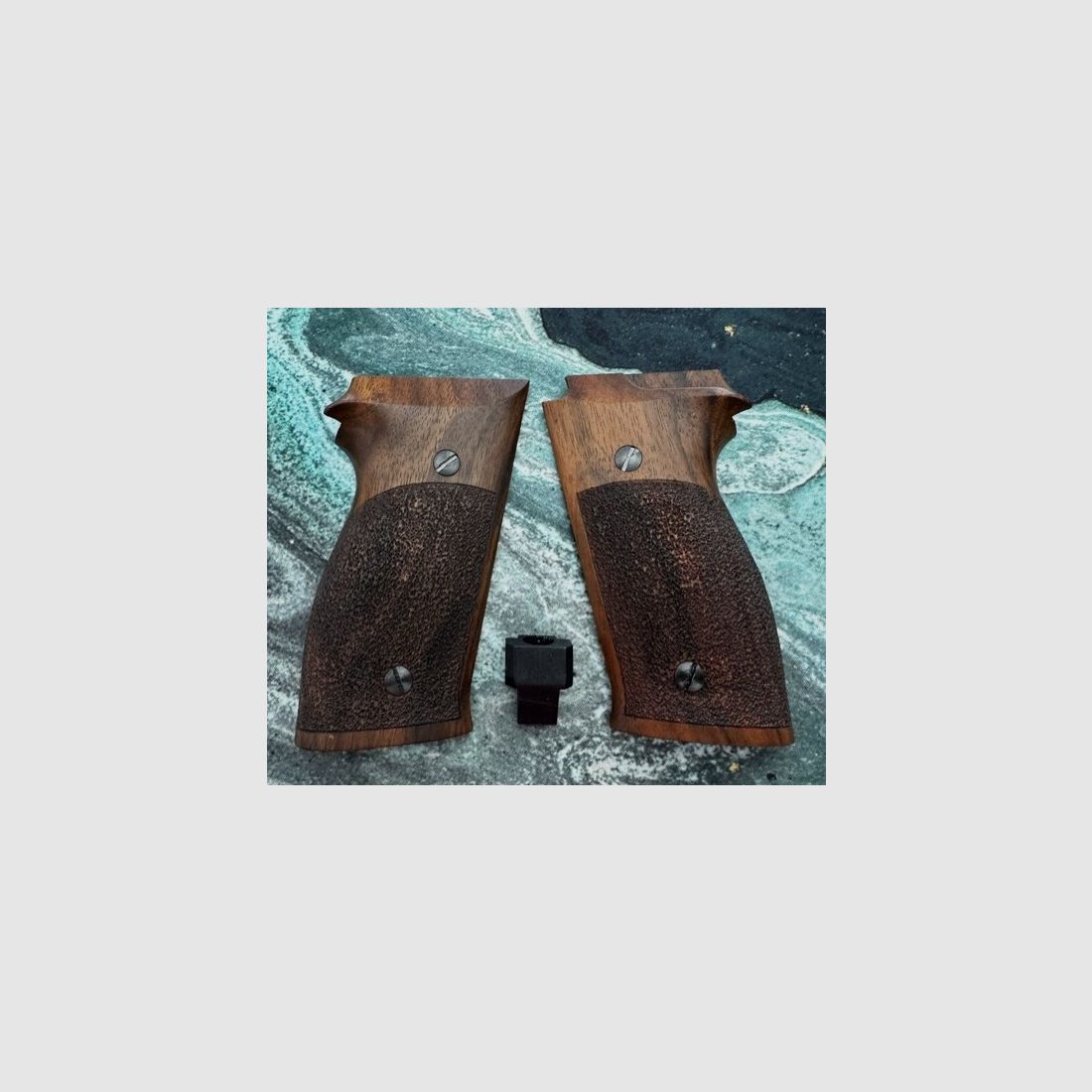 KN Nill grip panels for Smith & Wesson Mod 845 .45 in walnut checkered standard version