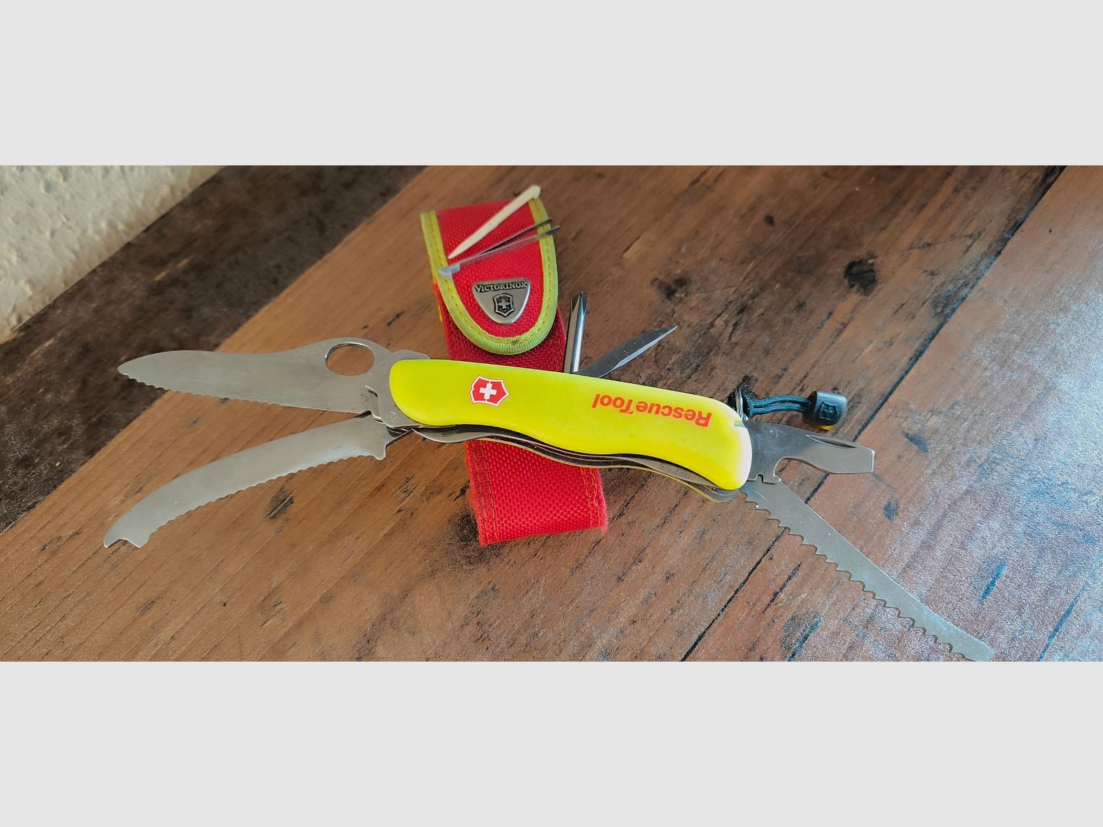 ⚠️ Achtung Sammlungs Auflösung!! Gebrauchtes Messer - Original Schweizer Taschen Messer - Rescue Tool mit Etui ⚠️ Achtung Versandkosten Frei!! 