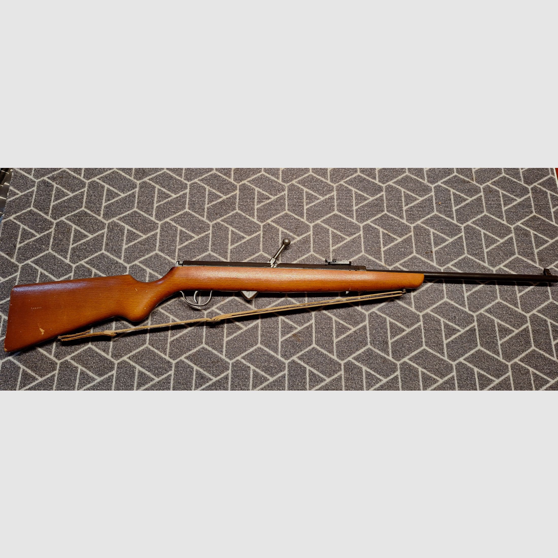 Haenel Suhl 310 "Q1" air rifle with 12-round magazine + original pellets!