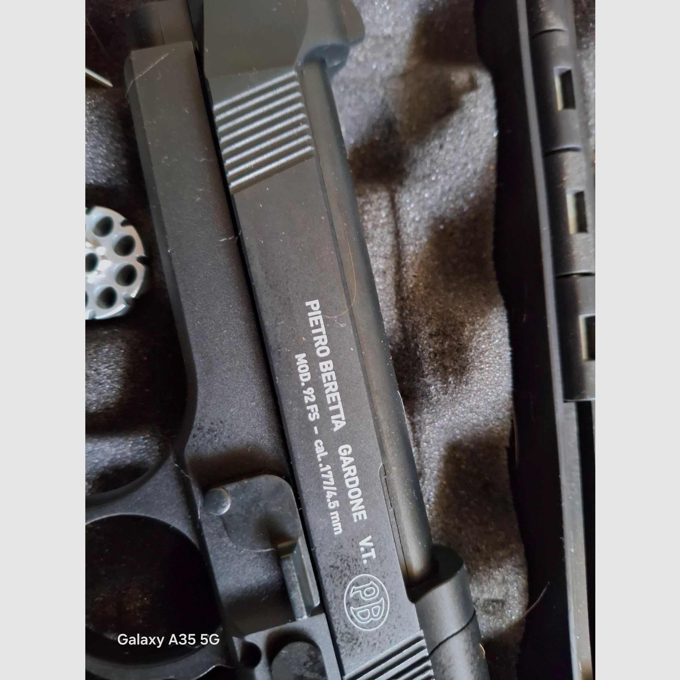 BERETTA MOD. 92 FS, CO2 cal. 4.5 with accessories