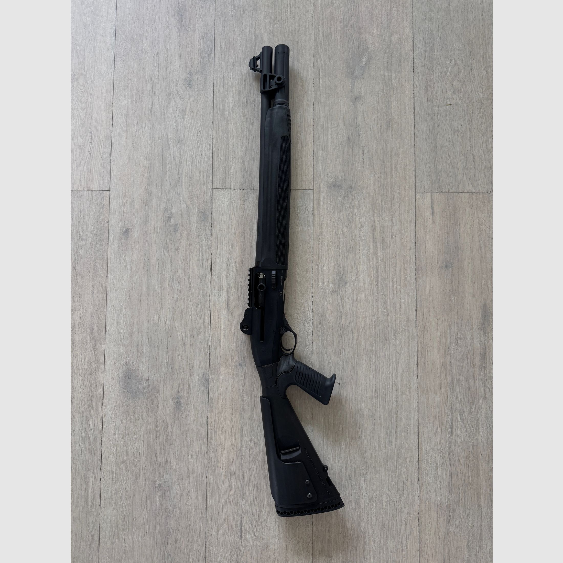 Beretta 1301 MESA Tactical USA Special model with pistol grip, 12/76 - Like new