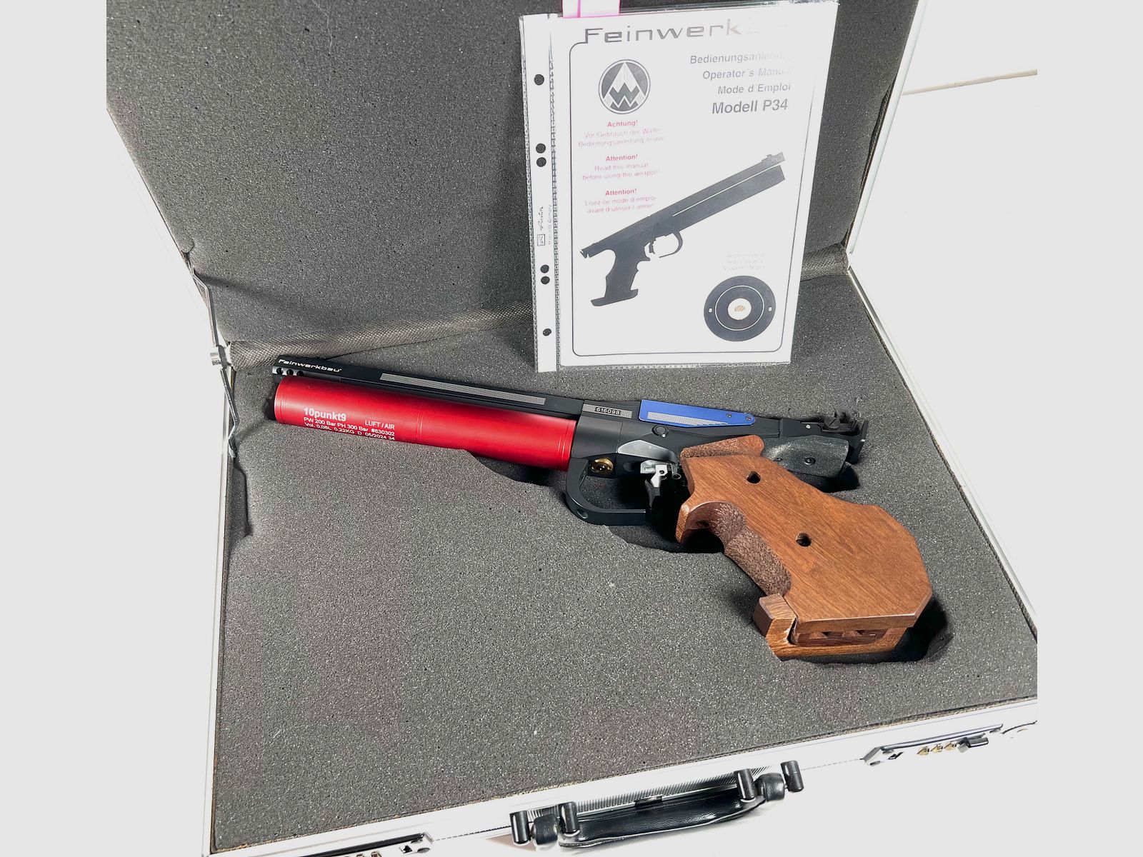 Match-pistolet pneumatyczny Feinwerkbau P34 w bardzo dobrym stanie.