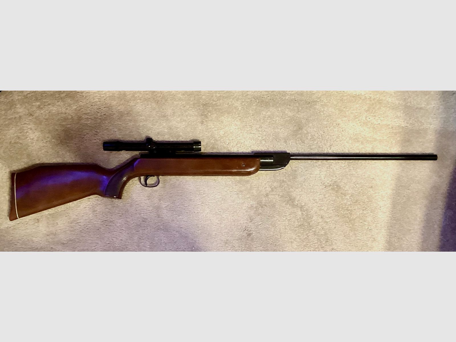 Luftgewehr mit Zielfernrohr der  Marke Weihrauch