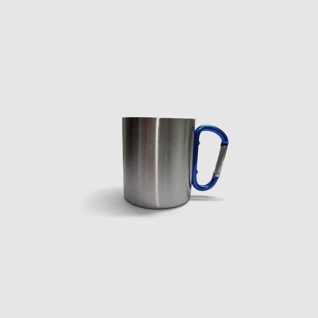 Double-walled stainless steel mug with blue carabiner handle
