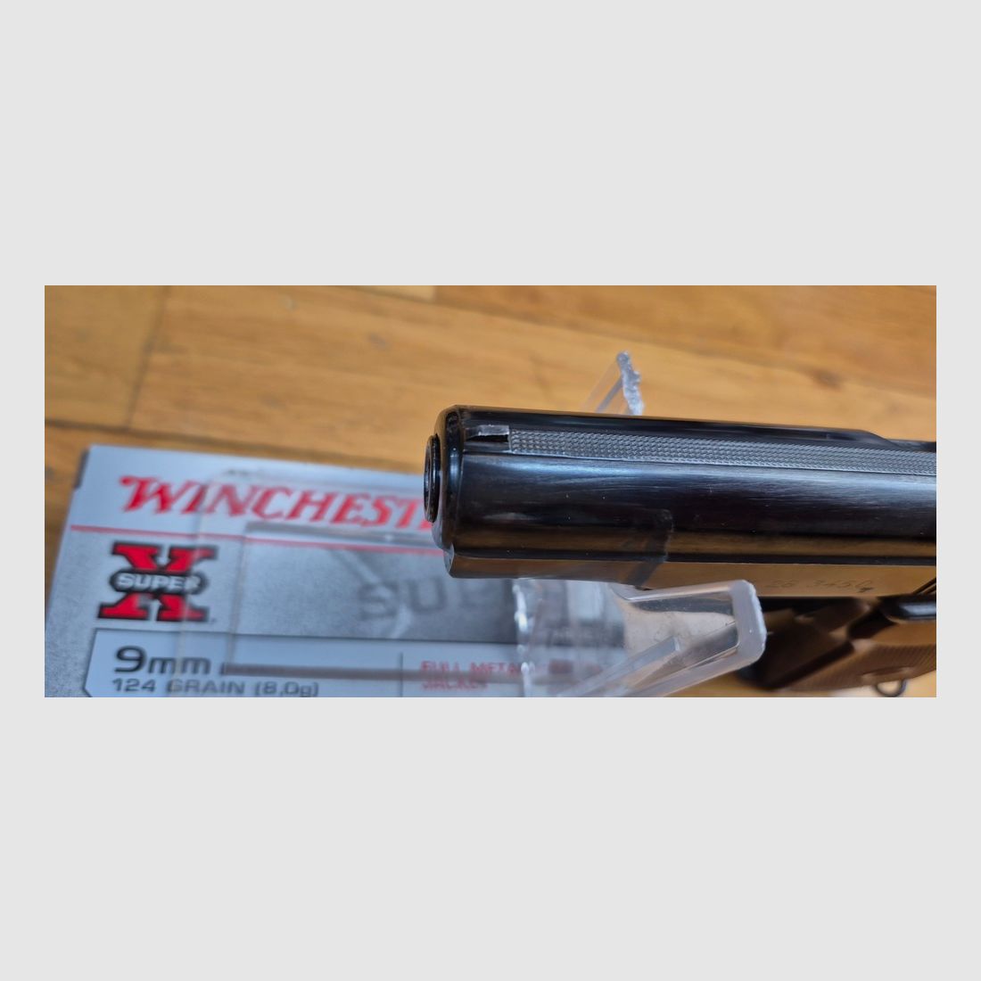 Très beau pistolet Makarov ou PM – Cal. 9×18 Makarov – Arme bulgare – Bonnes plaquettes bulgares d&rsquo;origine – Bronzage à 99,7% – Mécanique impeccable – Canon superbe – Arme symbolique de la guerre froide – Excellent état – TBE++, image 13 sur 19