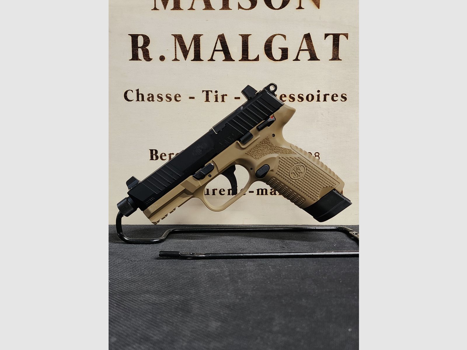 FN HERSTAL 502 Tactical Bi-Tone Schwarz/FDE Kal.22Lr (auf Lager), Bild 1 von 8