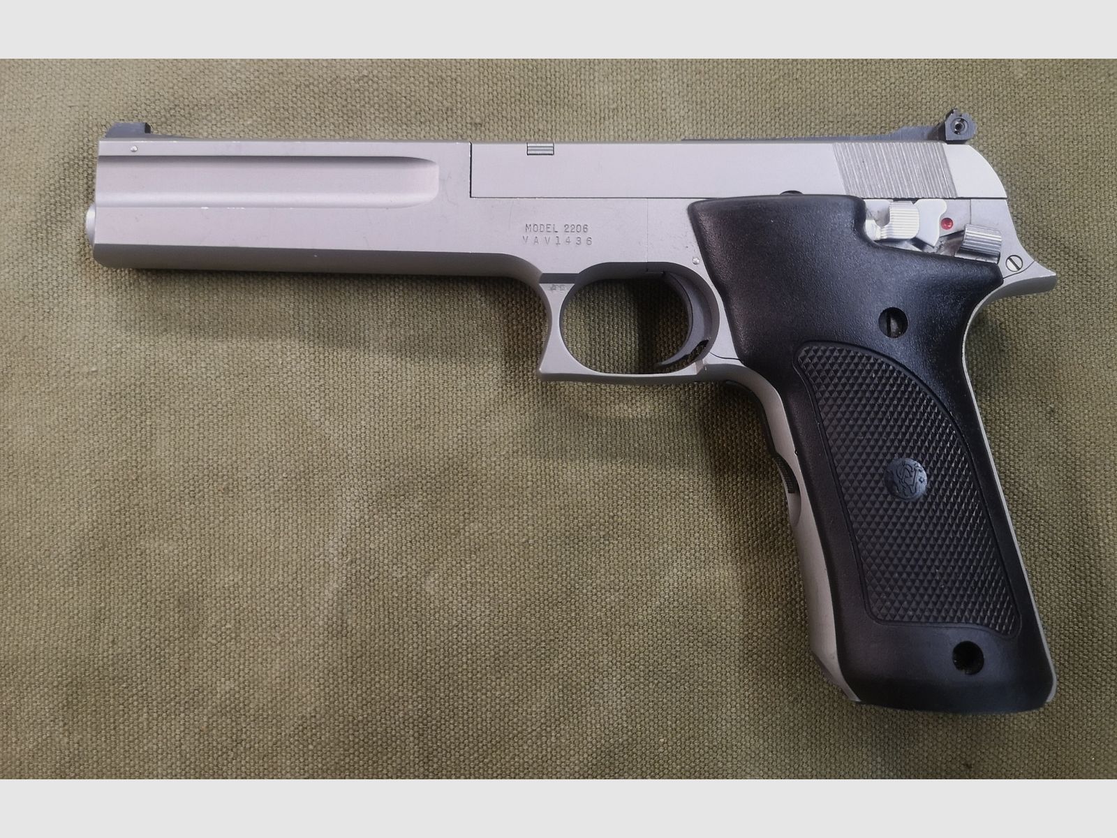 Smith & Wesson Model 2206 przed zakazem .22lr, zdjęcie 1 z 9