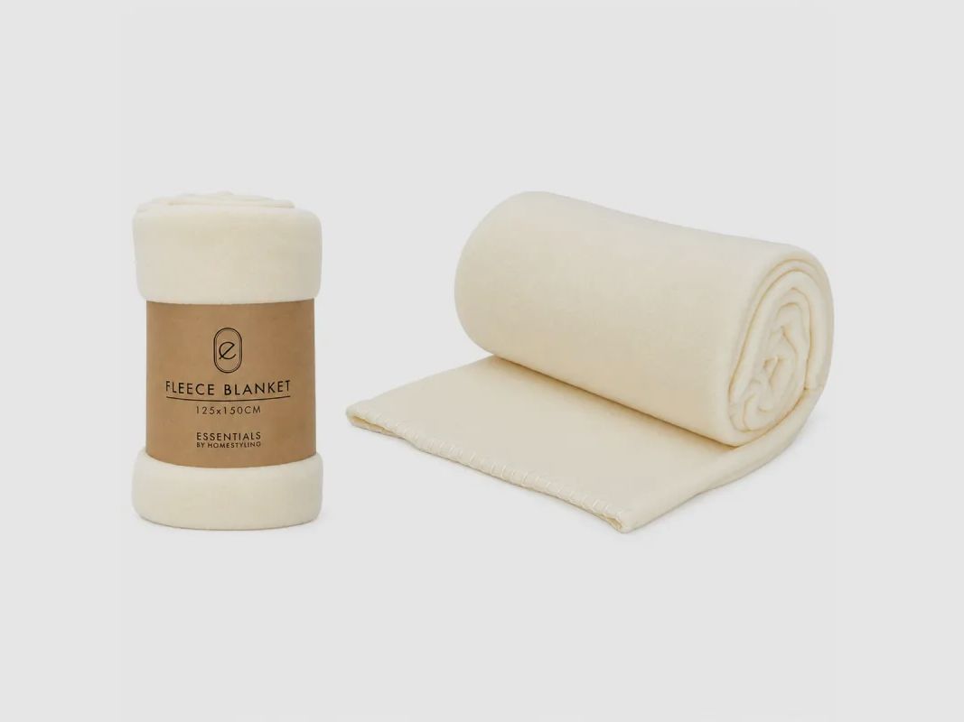 Cremefarbene Fleece-Decke 125x150 cm weich und bequem, Bild 3 von 6