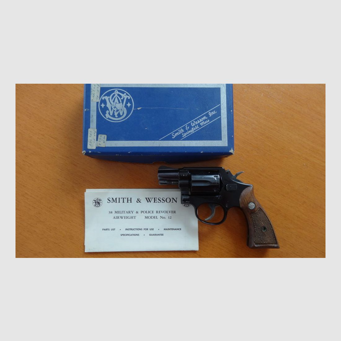 REVOLVER: SMITH & WESSON MODEL REVOLVER: SMITH & WESSON MODEL 12-1 AIRWEIGHT CAL. 38 SPECIAL.