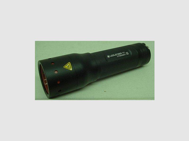 P7 Lampe- 450 Lumen - 300m Reichweite