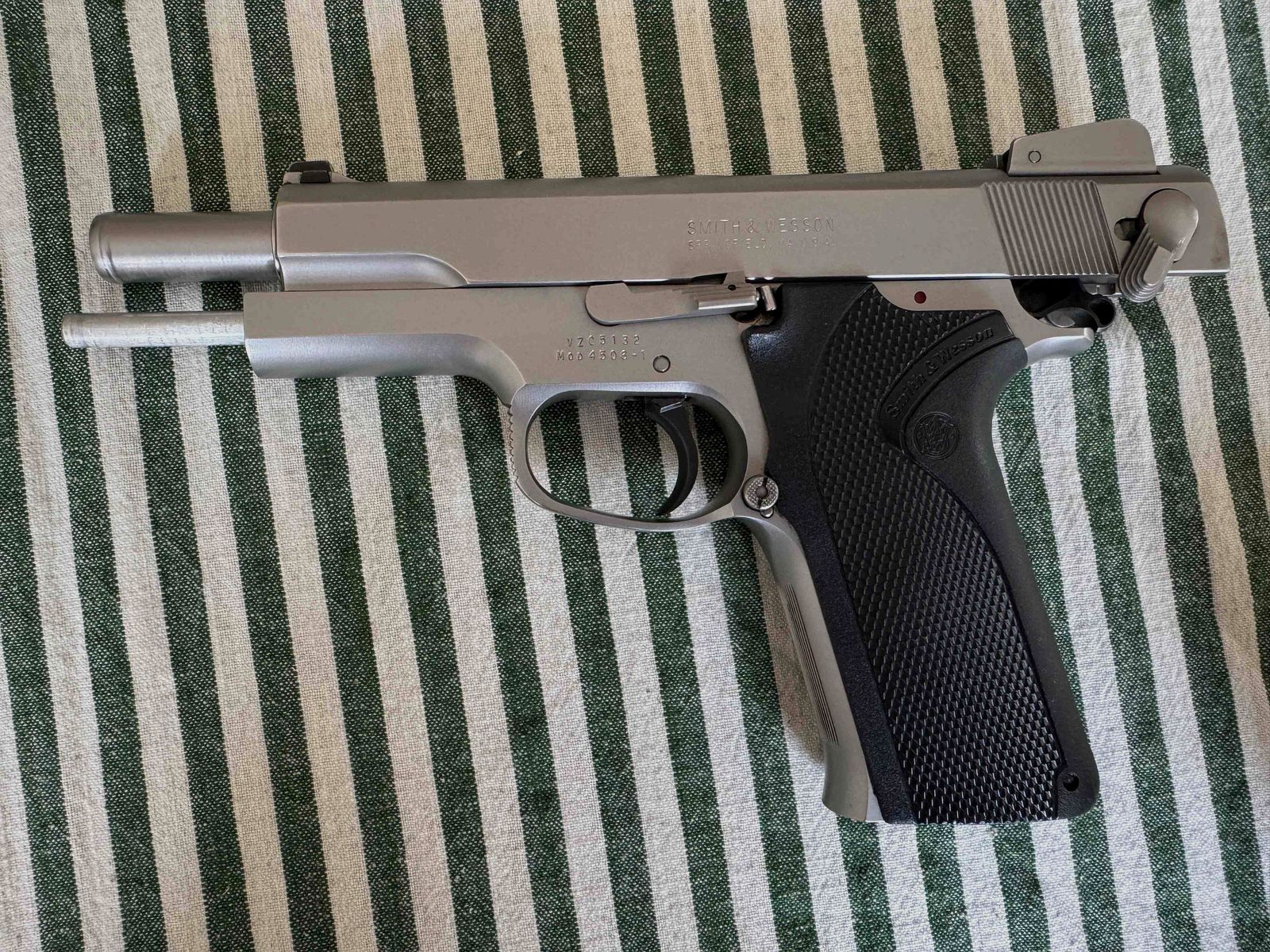 Smith & Wesson 4506-1 in .45 Auto