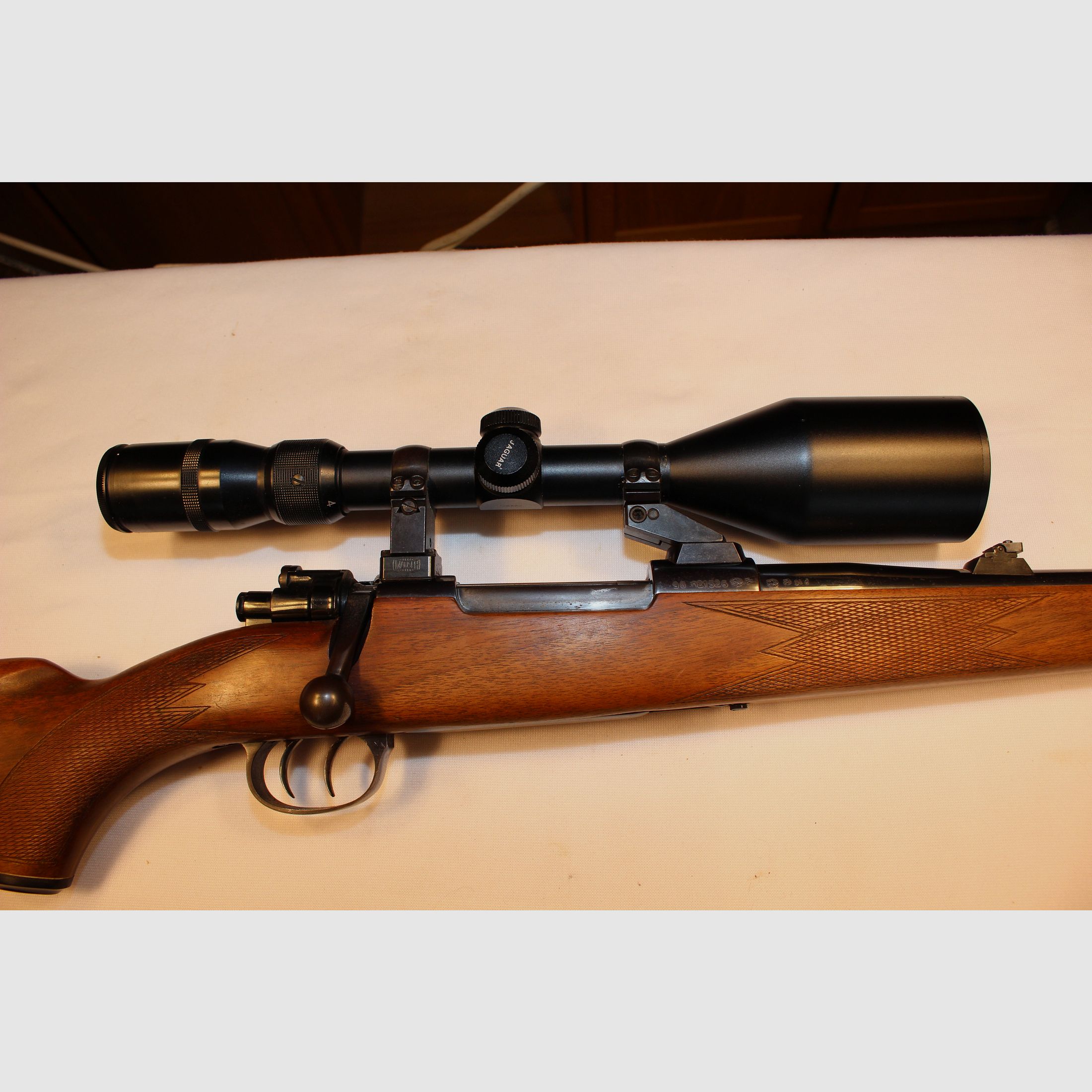 Repetierbüchse mit ZF im Kaliber .30-06.