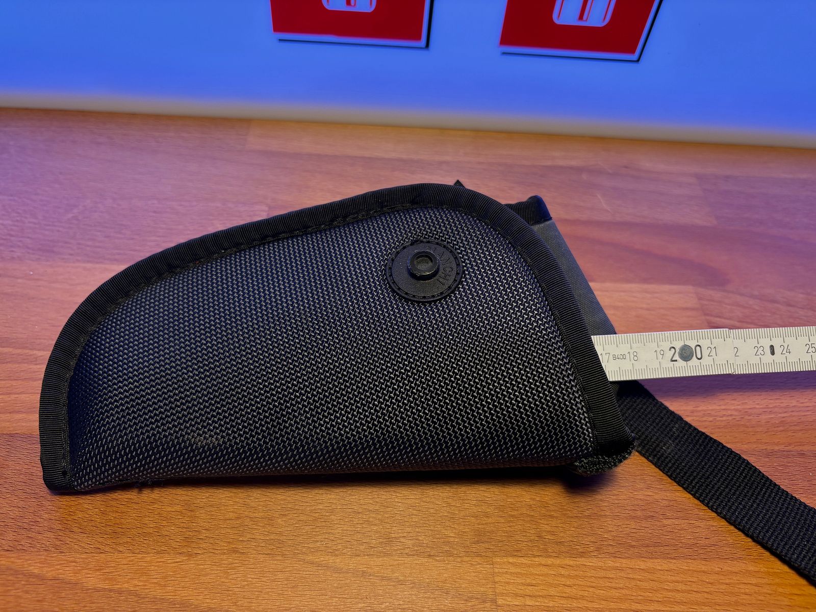 Holster van Bianchi voor 4" revolvers van verschillende fabrikanten