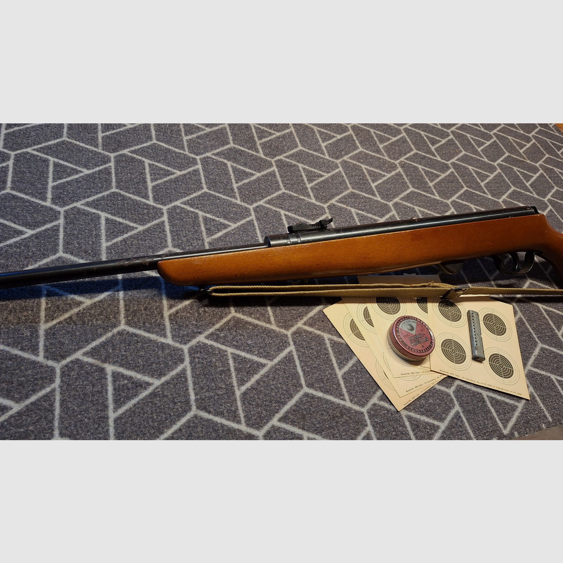 Haenel Suhl 310 air rifle with 12-round magazine + case!